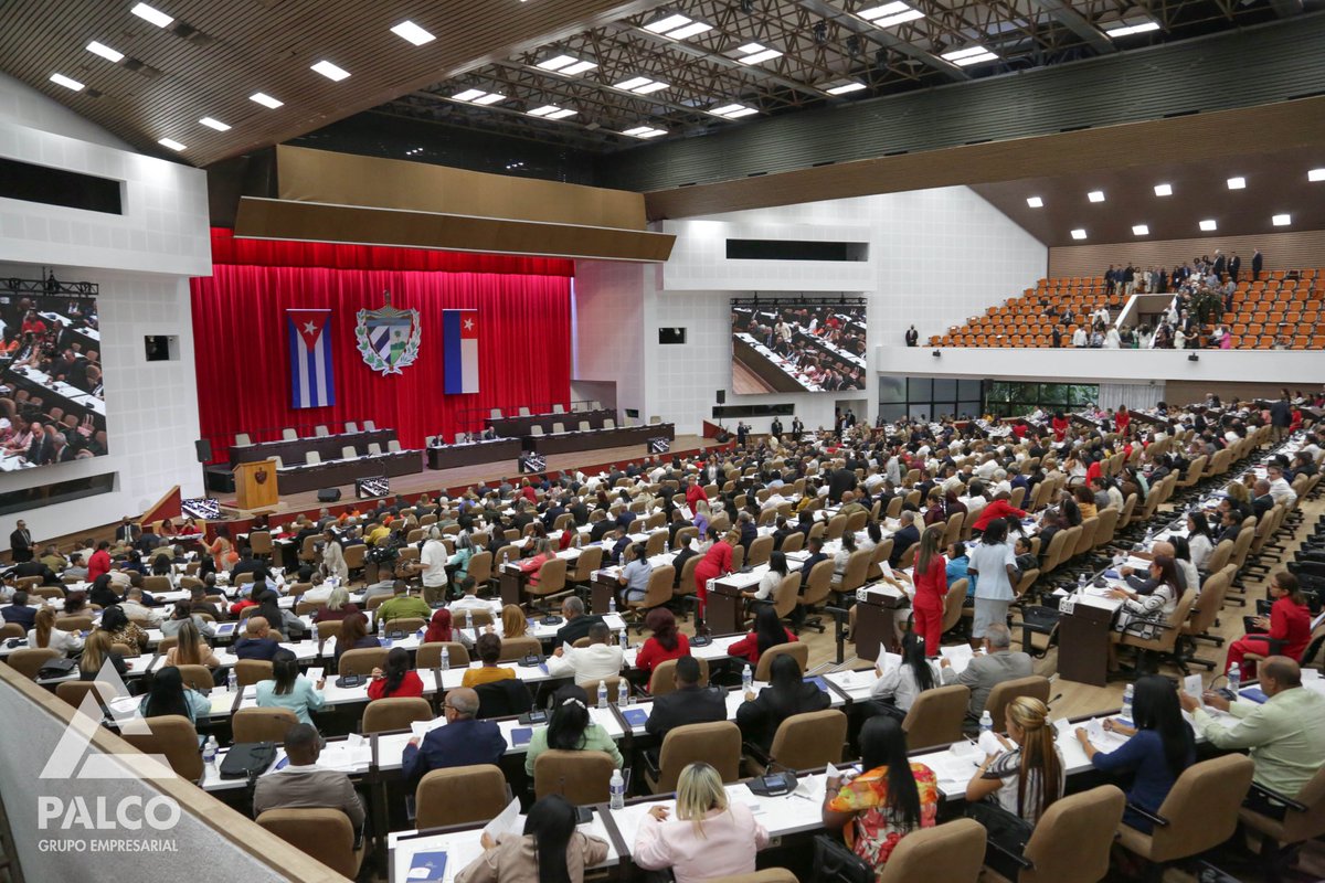 #PalcoAhora | Nuestro <a href="/palacio_cuba/">Palacio de Convenciones de La Habana, Cuba</a> es testigo de otro momento histórico, al acoger la sesión constitutiva de la #XLegislatura de la <a href="/AsambleaCuba/">Asamblea Nacional Cuba</a>.

Los diputados ratificaron el Juramento de lealtad a la Patria y compromiso con la Constitución de la República.

1/3

#PoderPopular