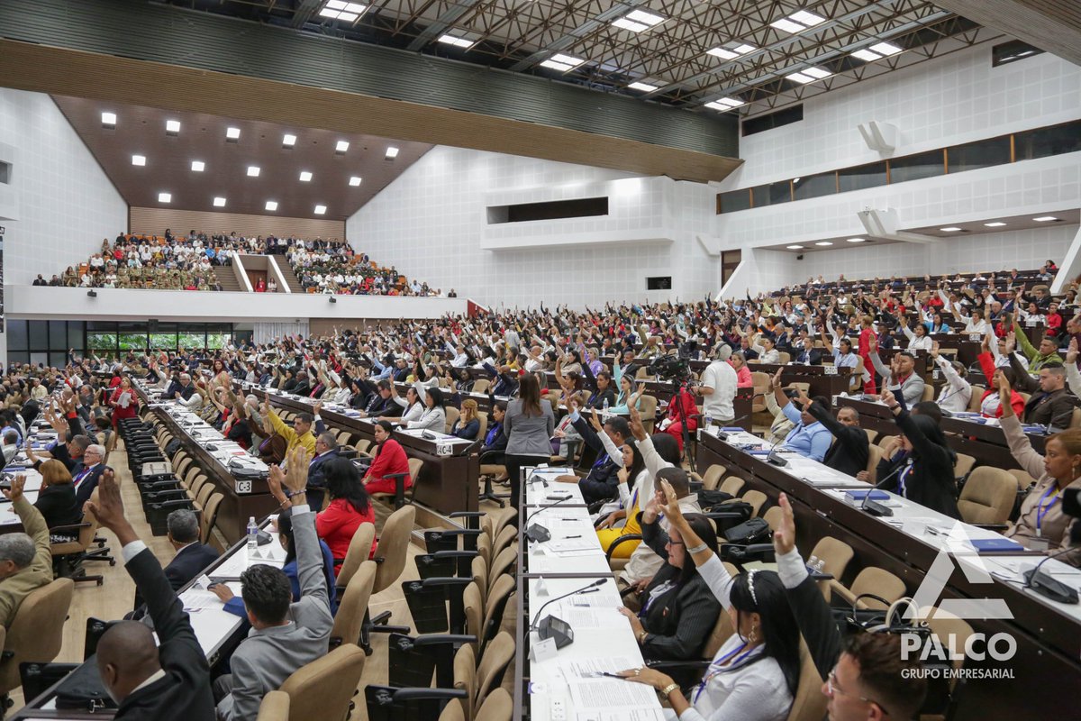 Se aprobó la candidatura para los miembros del Consejo de Estado, incluyendo a los nominados a la dirección de la #ANPP. Se propuso ratificar a Esteban Lazo Hernández, <a href="/anamarianpp/">Ana Mari Machado</a> y <a href="/HomeroAcostaA/">Homero Acosta Álvarez</a>, como presidente, vicepresidenta y secretario, respectivamente. 

2/3