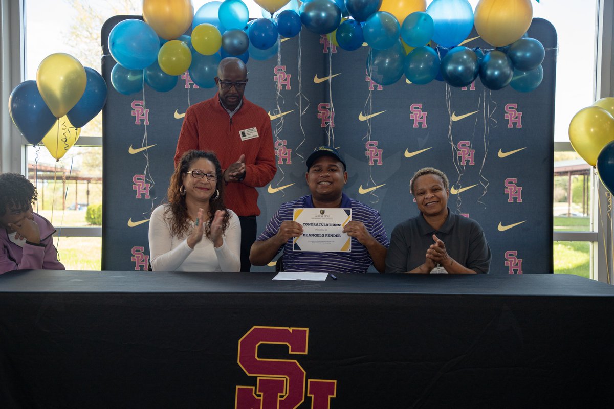 jcityTNschools's tweet photo. Last Friday we had a wonderful time celebrating @ScienceHill_JCS students Miles Bennett & DeAngelo Pender for signing w/ the @etsu Access program. We also had a special appearance by current ETSU Access student and #TopperForLife Jeremy Marlor.
https://t.co/VRtgtjNEBn https://t.co/3ViIZvjaOD