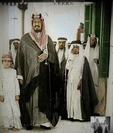 JihadAlobaid's tweet photo. 📌 هذا الرجل لم يوحد البلاد فقط، بل ورّث أسرة كريمة تسير على خطاه بالمروءة والنبل والشهامة ويكسوها السؤدد في كل حين.

رحم الله الإمام الملك المؤسس وطيّب ثراه. https://t.co/Z4iBjG5p67