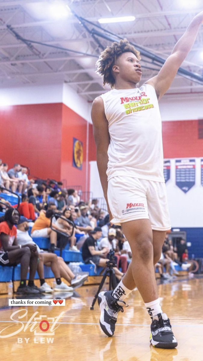 malikraines3's tweet photo. Had the privilege to attend the 3rd annual 2023 Senior Showcase. Thanks to @brianpaldin and @jameelheywood for the amazing opportunity. #MadlegzSeniorShowcase#basketball#playermotivation#basketballislife. https://t.co/srBDFfhQJt