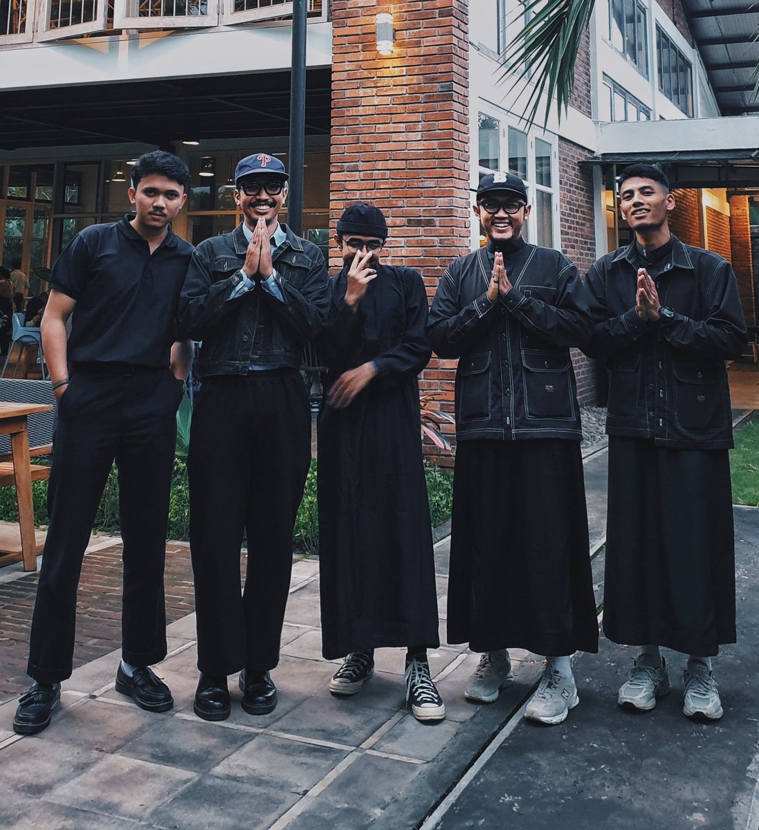 RandRandu's tweet photo. Iftar boys https://t.co/L9scJUjH3t