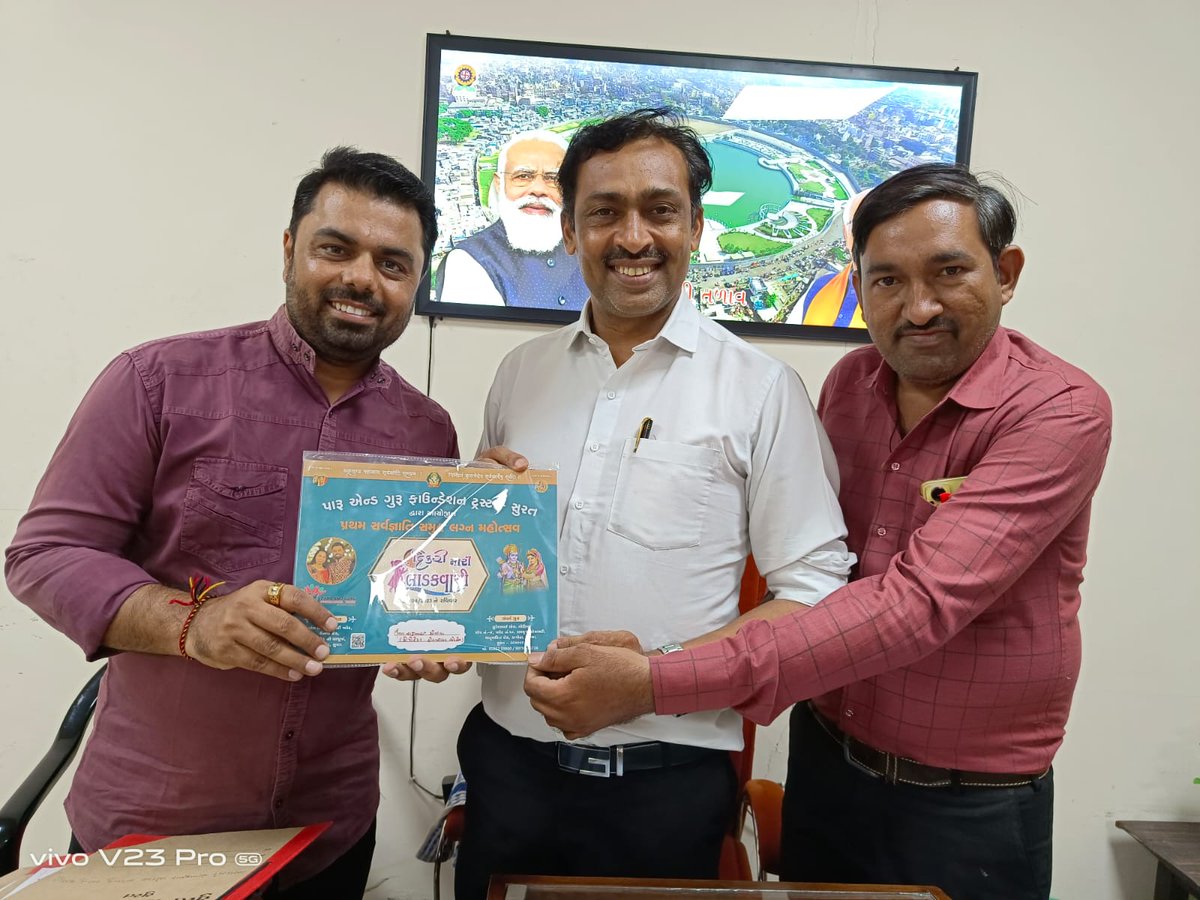 RajeshJoliyaBJP's tweet photo. સોશ્યલ મીડિયામાં ધૂમ મચાવતી જાણીતી જોડી પારુ એન્ડ ગુરુ તેઓના પારુ એન્ડ ગુરુ ફાઉન્ડેશન ટ્રસ્ટ દ્વારા સમૂહ લગ્નના આયોજનનું આમંત્રણ આપવા પધાર્યા હતા.. તેઓની સેવાકીય પ્રવૃત્તિઓ બદલ તેઓને હૃદય અભિનંદન પાઠવું છું.. https://t.co/xNIbcM8EpB