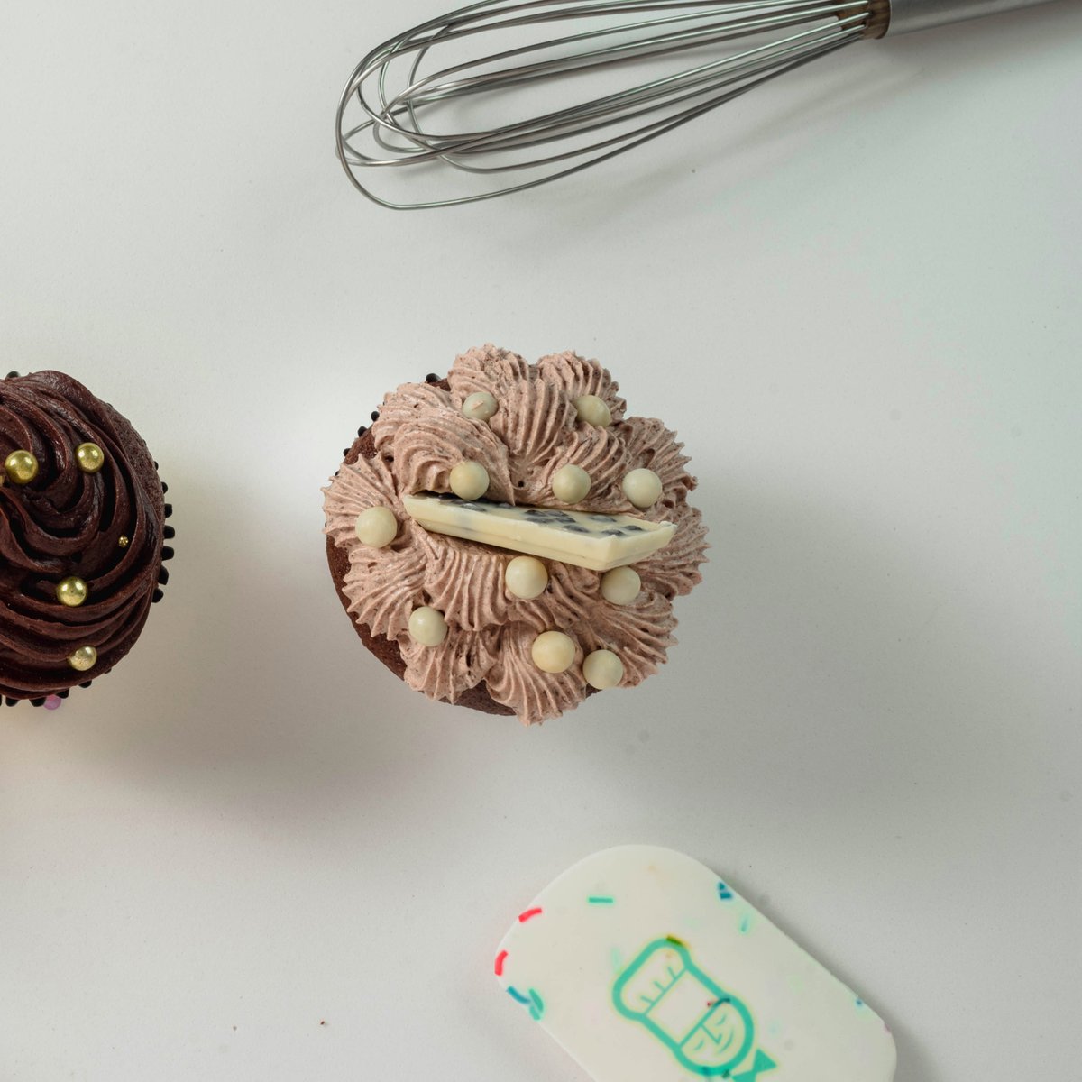 HappyStudioMx's tweet photo. Impulsamos a las marcas a que sacudan el mercado. En esta ocasión en Happy Studio creamos la identidad de marca de RicoNais, un taller especializado en el diseño y la elaboración de postres y pasteles.

Hay emociones que no se sienten, se saborean.

#happystudio #branding https://t.co/qLsa4cJcuS
