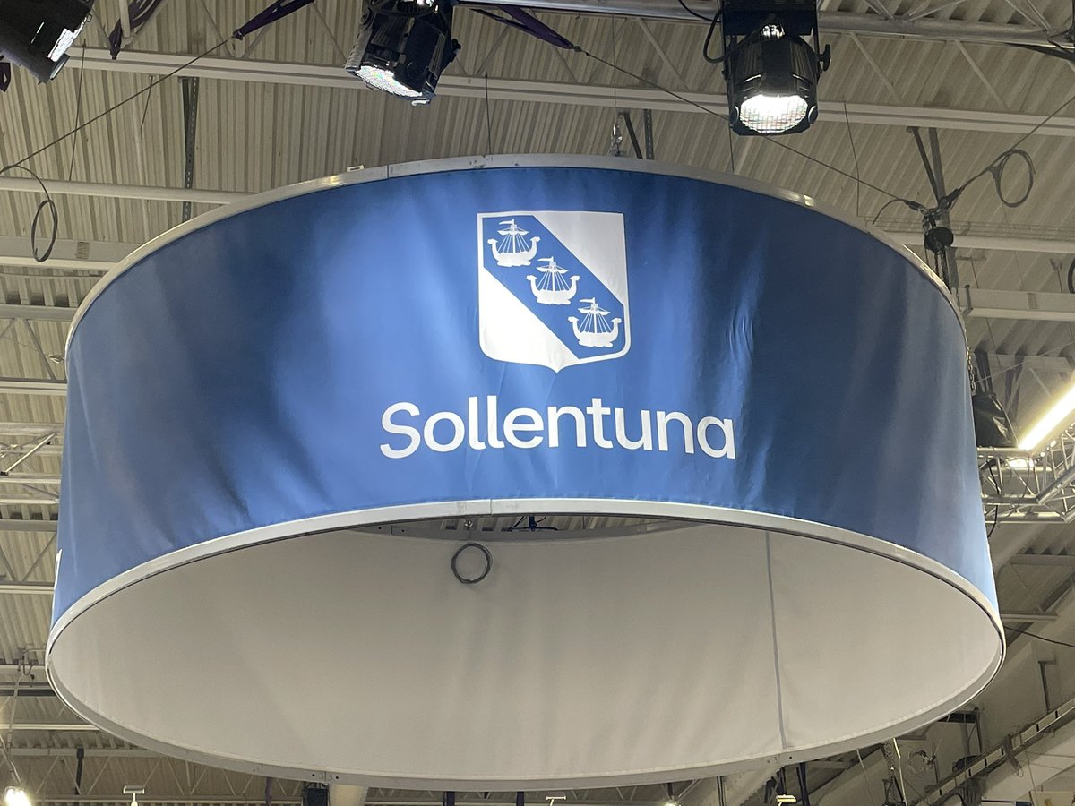 _nicke_nyfiken's tweet photo. Då har man sett lite på SETT. Alltid trevligt att springa på välkända ansikten. #SETT23 #Runbacka #solskol https://t.co/lyT0lG0ezY