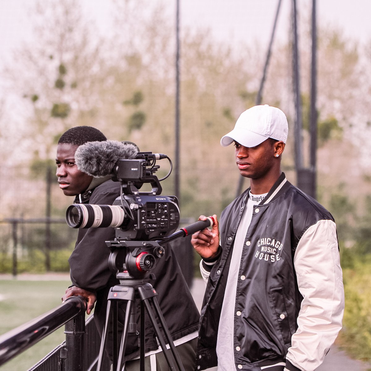 EAGuingamp's tweet photo. 📺 Hier matin, le #ProPark a accueilli des jeunes du Centre Départemental de l’Enfance et de la Famille du 22 pour une matinée de travaux pratiques sur la réalisation de reportage vidéo.
#JouonsLaCollectif #TeamEAG #WarRaok https://t.co/mpW8Av8FyZ