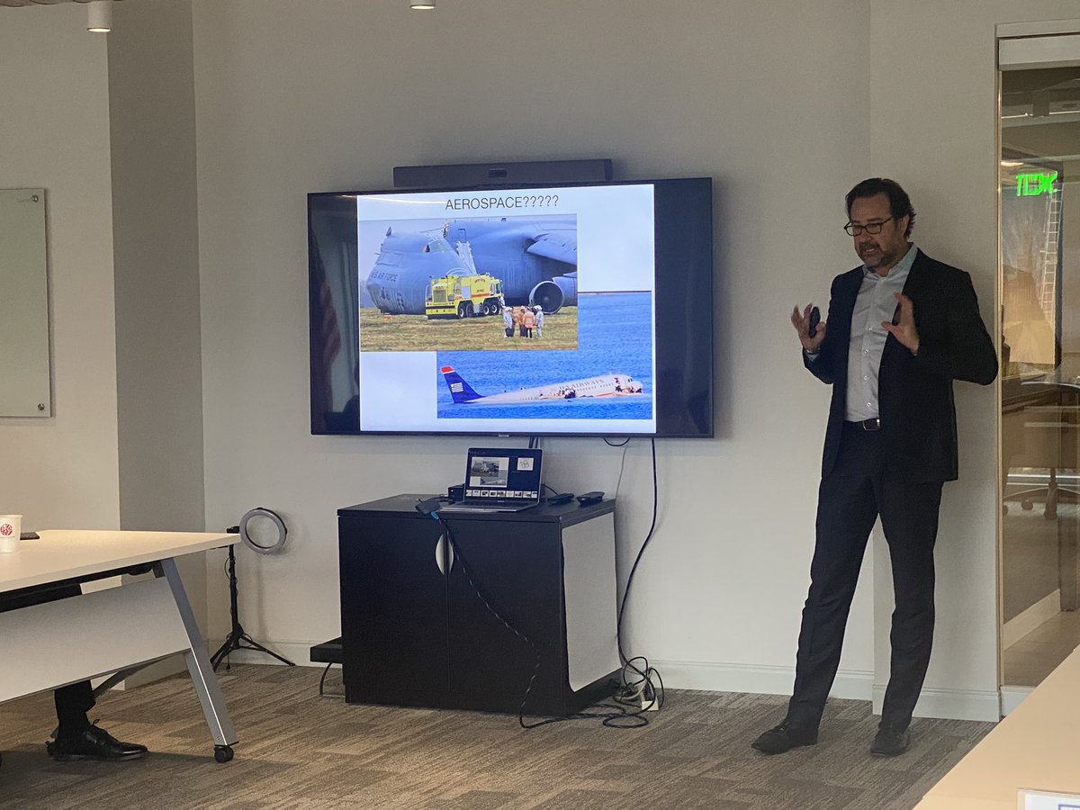 ConsulMexAtn's tweet photo. Los integrantes del sector económico del #Convoy para la internacionalización de los municipios, visitaron @txbiz para vincularse con sectores comerciales claves en #Texas. Asimismo, el Dr. Hector Gomez-Macfarland rindió testimonio como caso de éxito de emprendedurismo. https://t.co/nqx8mFzazZ