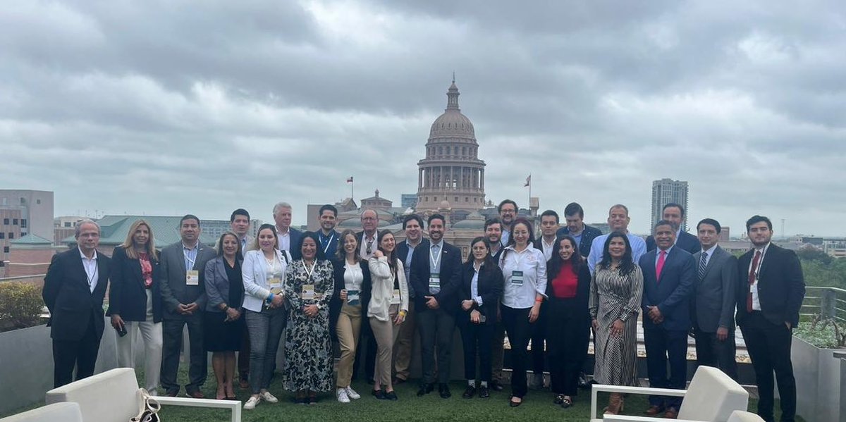 ConsulMexAtn's tweet photo. Los integrantes del sector económico del #Convoy para la internacionalización de los municipios, visitaron @txbiz para vincularse con sectores comerciales claves en #Texas. Asimismo, el Dr. Hector Gomez-Macfarland rindió testimonio como caso de éxito de emprendedurismo. https://t.co/nqx8mFzazZ