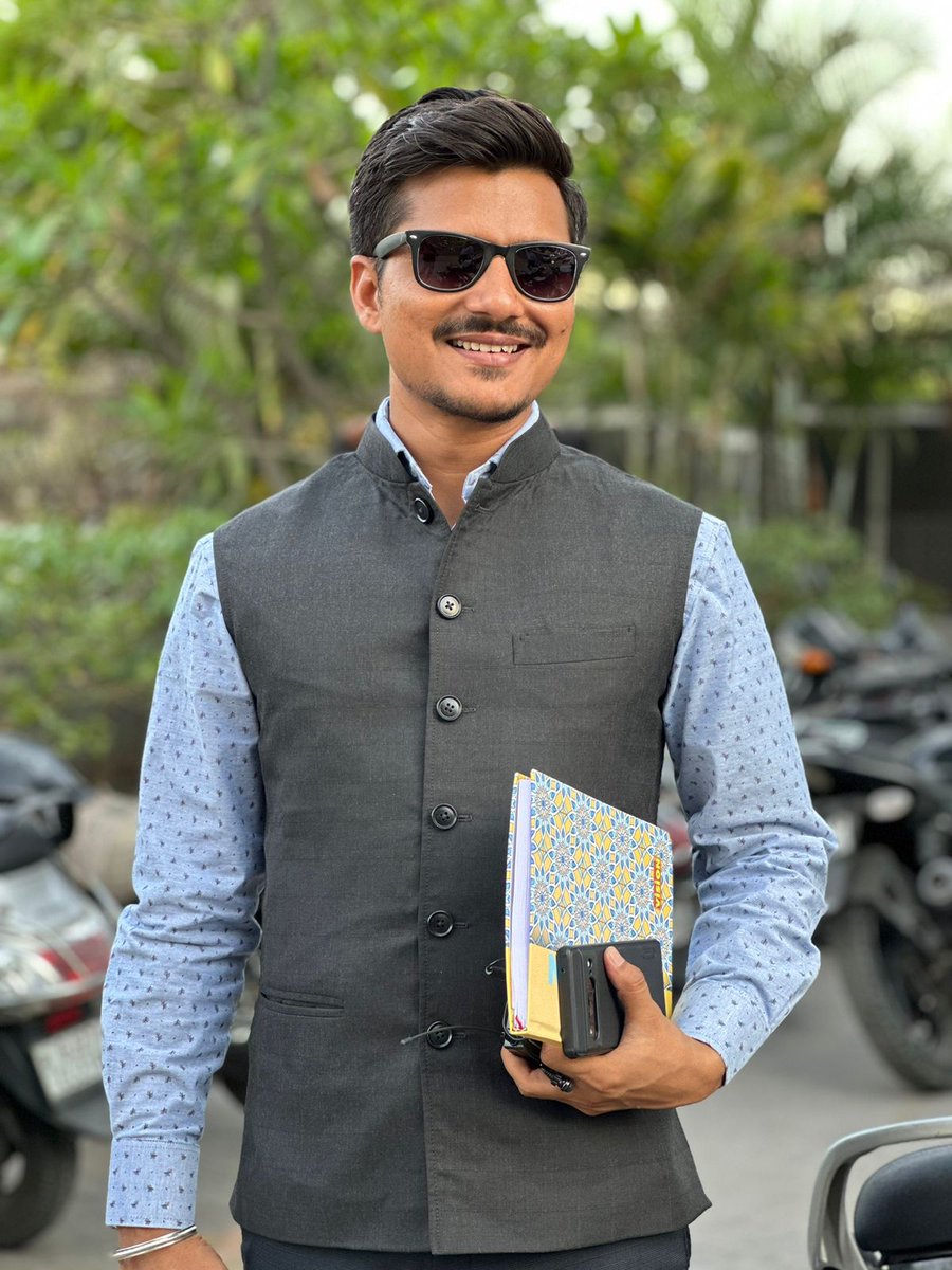 jdgujarati's tweet photo. लोग मिलते हैं
बिछड़ते हैं
पर जीवन चलता रहता हैं... https://t.co/Al3uscvEM9