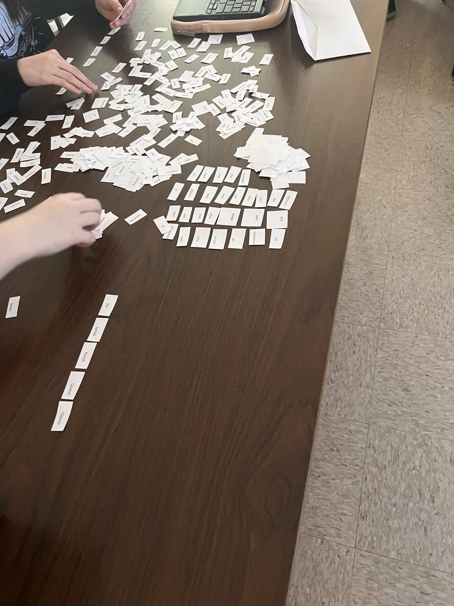 MmeCullen's tweet photo. “Magnetic” poetry in English 1201 @HolySpiritHS as part of our Midsummer Night’s Dream poetry journals 📓 🎭 #NationalPoetryMonth #NaPoWriMo https://t.co/v1agDY7imG