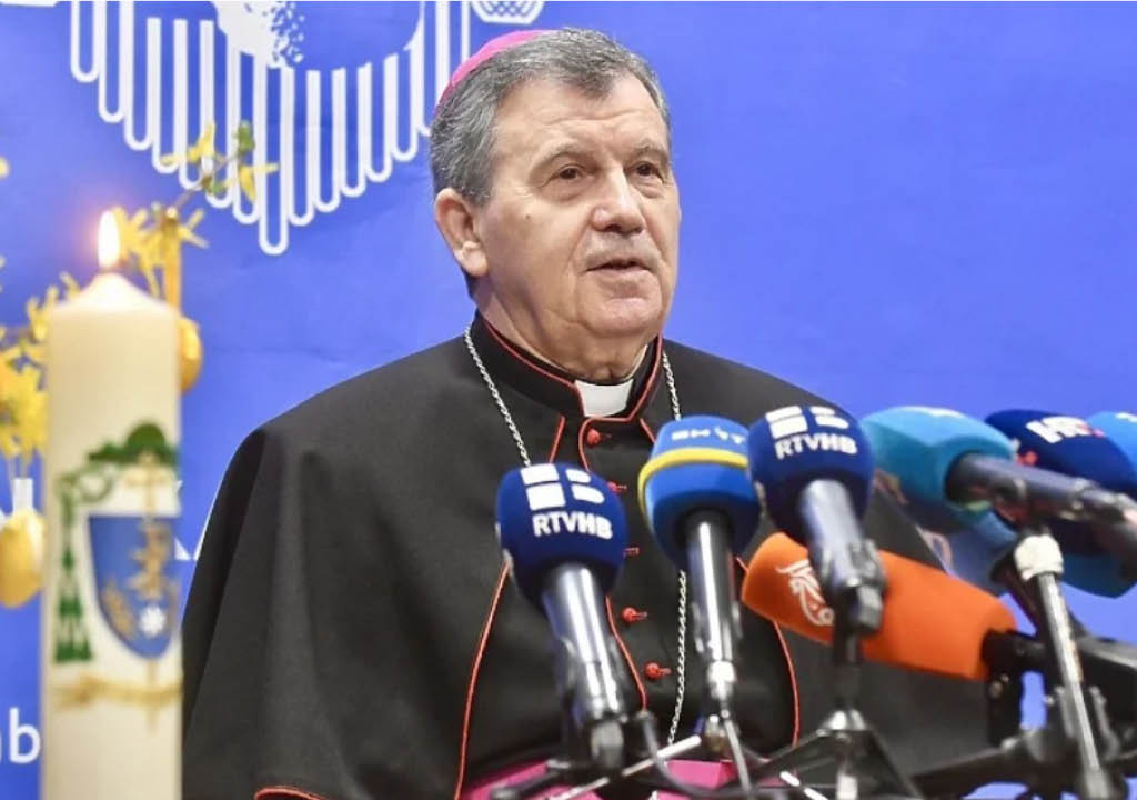 Vrhbosanski nadbiskup metropolita i apostolski upravitelj Vojnog ordinarijata u BiH mons. Tomo Vukšić uputio je čestitku reisu-l-ulemi Islamske zajednice u BiH Huseinu ef. Kavazoviću (<a href="/RijasetBiH/">Islamska zajednica</a>) uoči nastupajućeg Ramazanskog Bajrama
vrhbosanska-nadbiskupija.org/nadbiskupija/a…