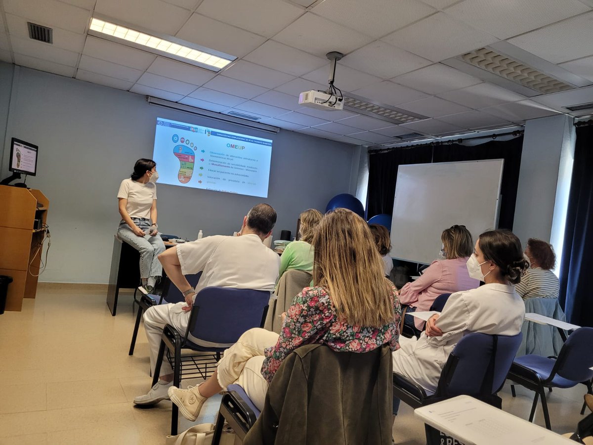 BPSOACoruna's tweet photo. #Omeupe continúa la formación para disminuir las complicaciones en las personas diabéticas.
Hoy en C.S. Ventorrillo.
Úrsula Nieto
@VeigaSeijoRaque 
Ana Garrote
#BPSO
#RNAO 
#investen
@SanidadeACoruna https://t.co/V8iwMGUwnu