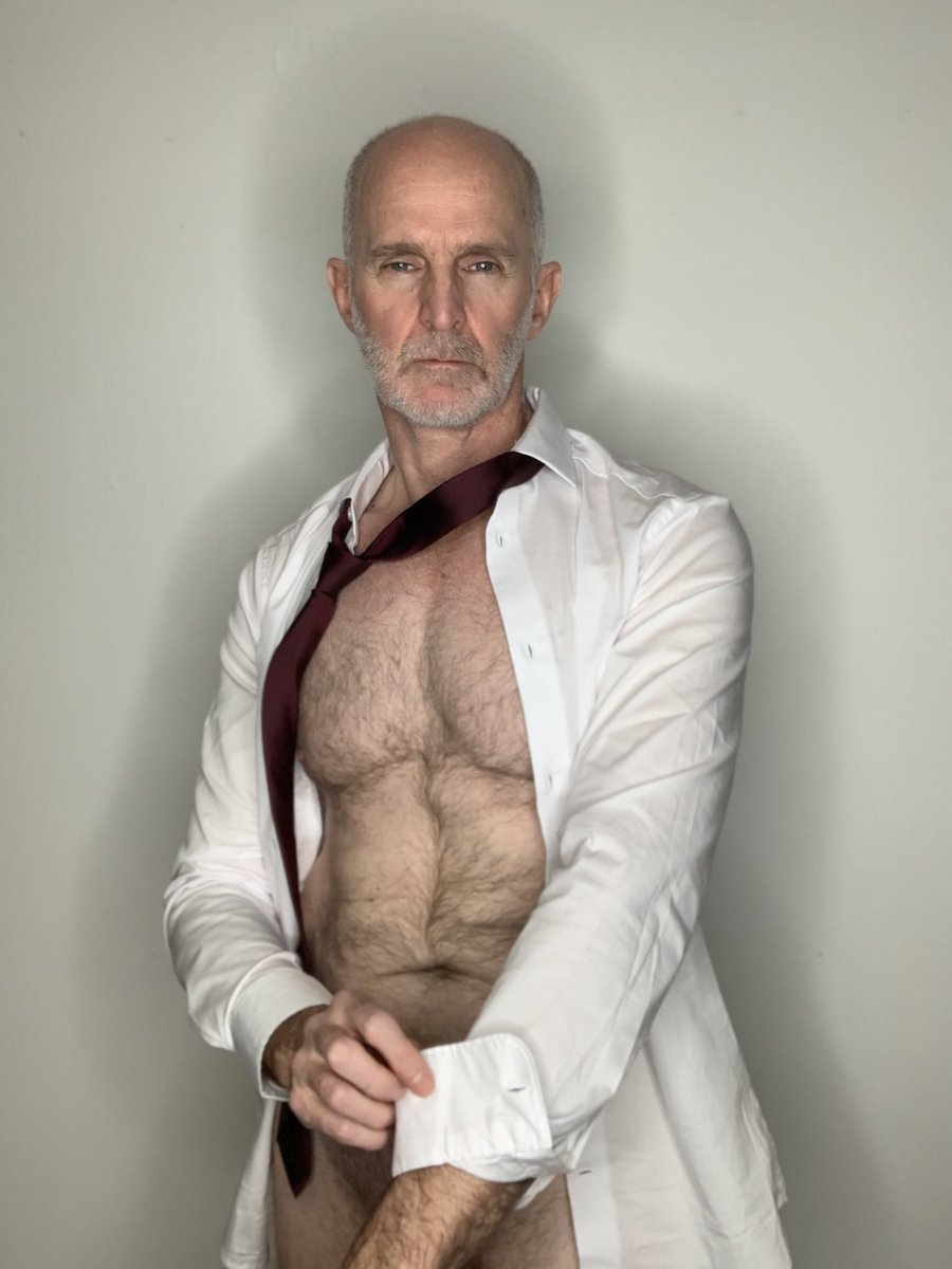 MatureSu1t tweet media