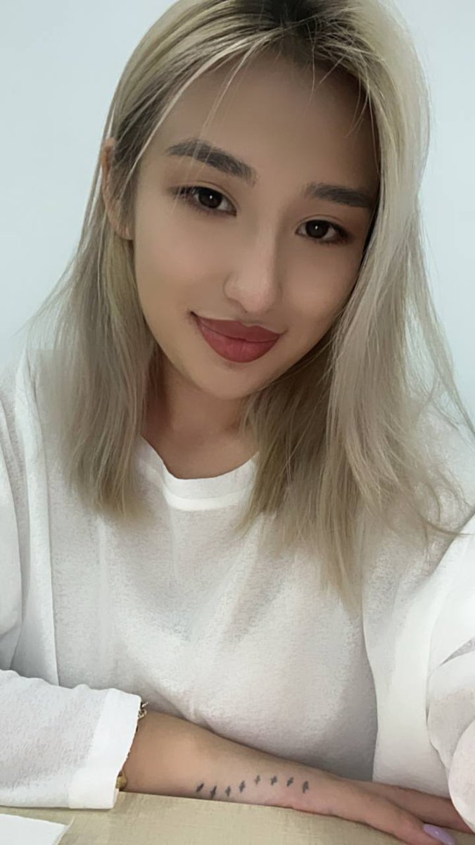 jerohogege's tweet image. Feelings are so fragile. Can withstand wind and rain, but can&apos;t stand ordinary.