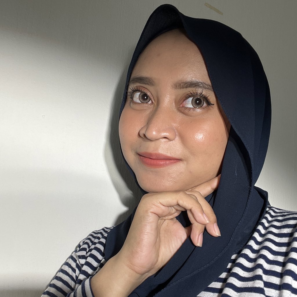 goingtoglowing's tweet photo. Mau share inspo makeup lebaran ala aku 😍
Simple natural tp cantiikk 😆💖

— a thread of #racuninmakeup ✨
[with sefruit video tutorial]
#makeuplebaran #simplemakeup #makeupnomakeup 

Makeup-nya                          Vs   Hasilnya https://t.co/shyIw1fSkM