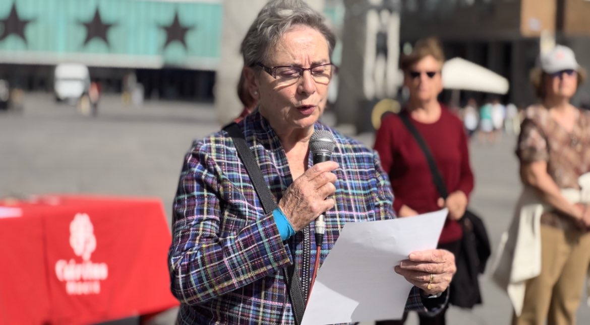 CaritasMadrid's tweet photo. Para construir un compromiso por un trabajo digno.

Cáritas Vicaría II ha convocado un Círculo de Silencio para sensibilizar sobre la campaña de Cáritas Diocesana de Madrid por el empleo, que este año tiene como lema “Veo veo… talento”. 

#CampañaEmpleo2023 
#VeoveoTalento https://t.co/1P8CKPEdup