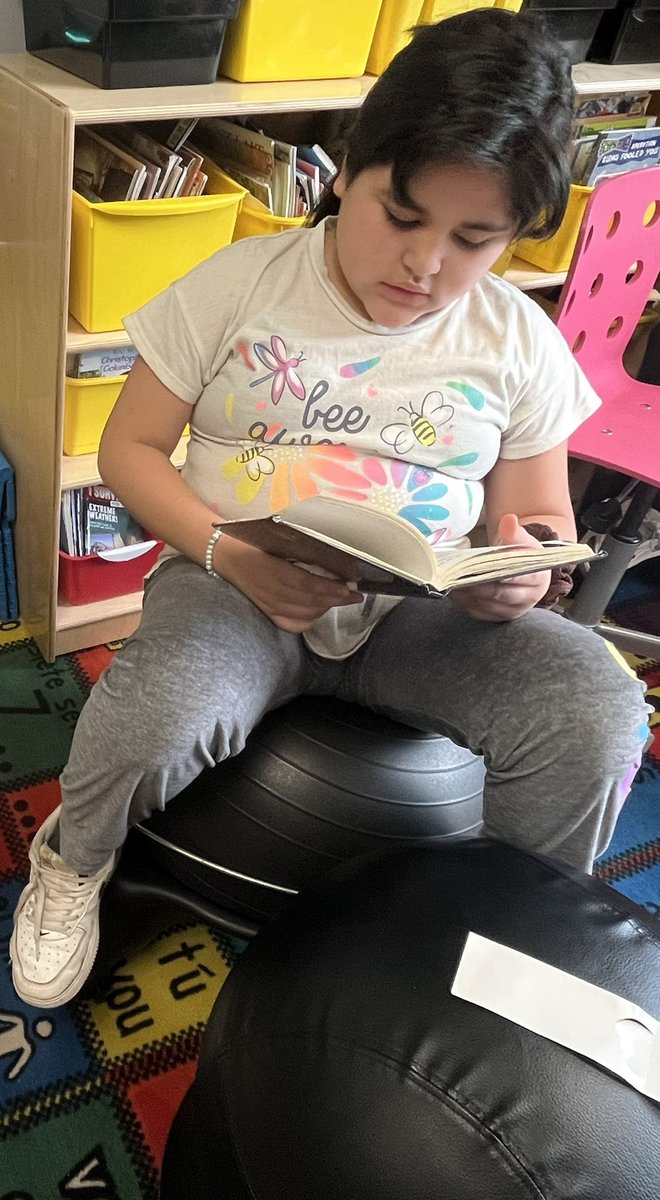 meverist's tweet image. One Wednesdays @KCPS_Rogers we #STOPandREAD. The more we read, the more we know!! Books 📚 can take us everywhere! 🌎🌍@kcpublicschools #KCPSLovesToRead