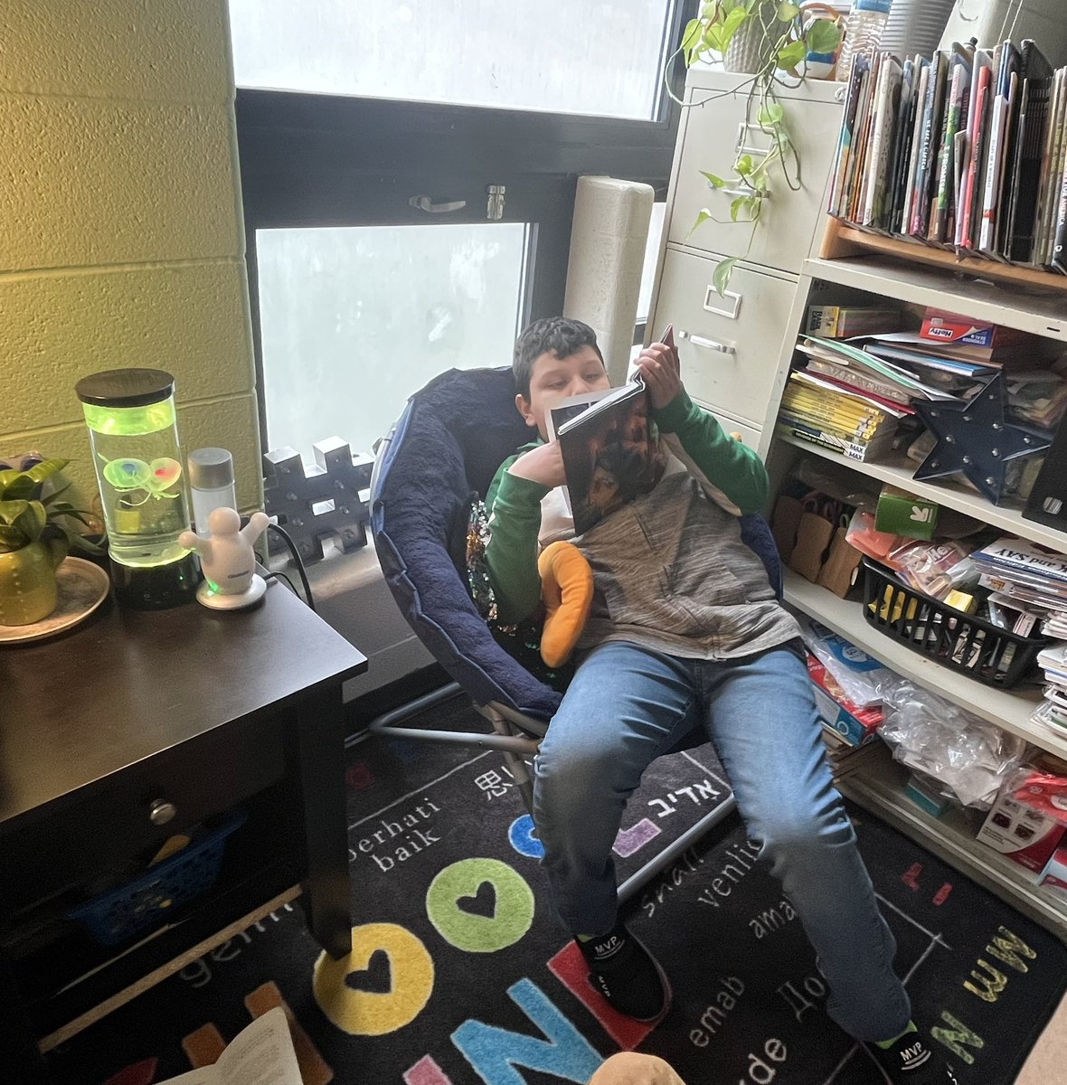 meverist's tweet image. One Wednesdays @KCPS_Rogers we #STOPandREAD. The more we read, the more we know!! Books 📚 can take us everywhere! 🌎🌍@kcpublicschools #KCPSLovesToRead