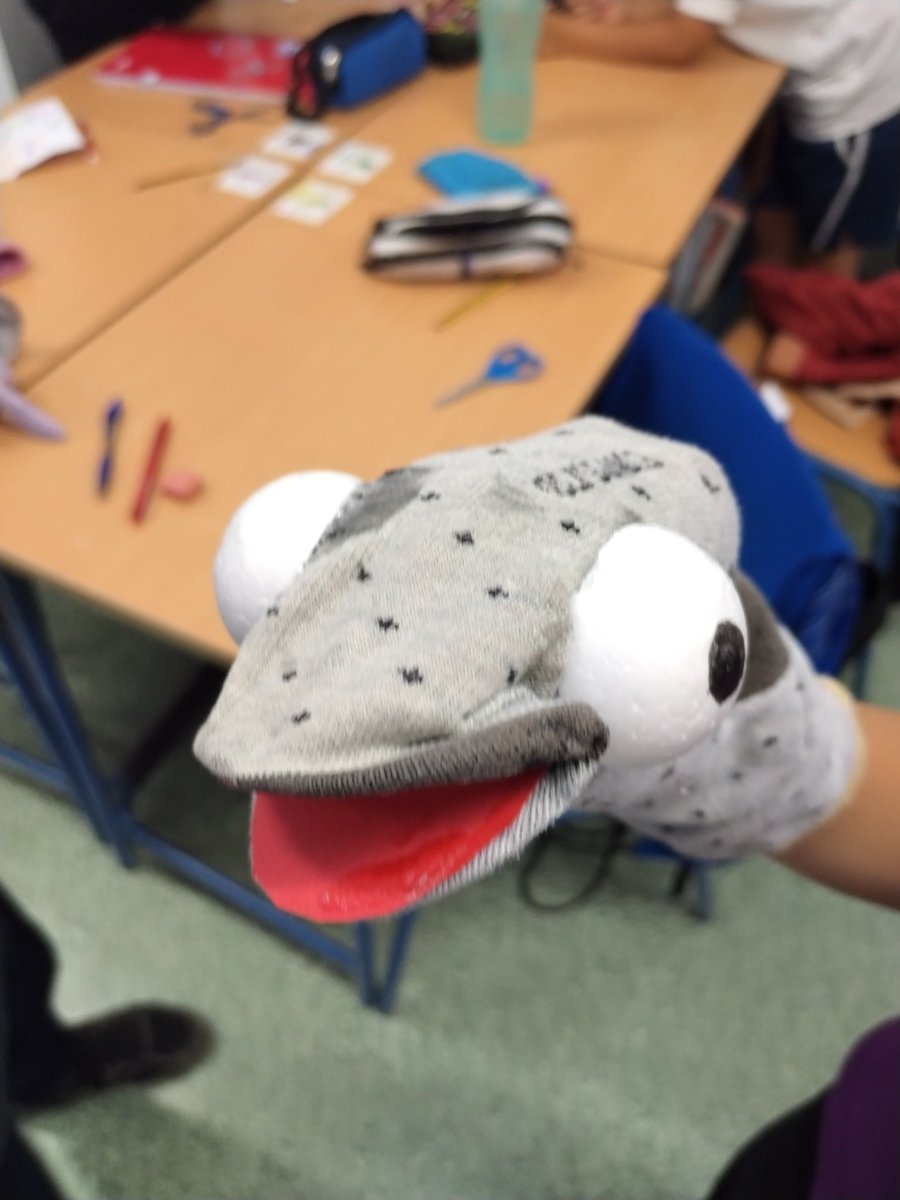 rosamolmos's tweet photo. Hoy, un grupo de voluntarios han pasado por nuestras clases para ayudarnos con un taller de marionetas. Todo un éxito 😍gracias familias!
🔺Taller de marionetas
🔺Semana del libro
🔺Trabajo colaborativo con las familias https://t.co/lnrYid35mH