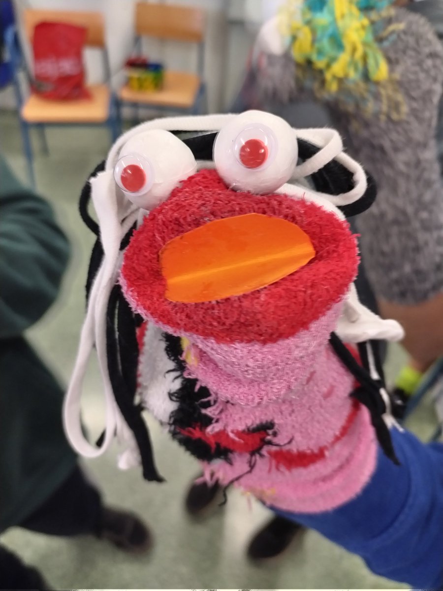 rosamolmos's tweet photo. Hoy, un grupo de voluntarios han pasado por nuestras clases para ayudarnos con un taller de marionetas. Todo un éxito 😍gracias familias!
🔺Taller de marionetas
🔺Semana del libro
🔺Trabajo colaborativo con las familias https://t.co/lnrYid35mH