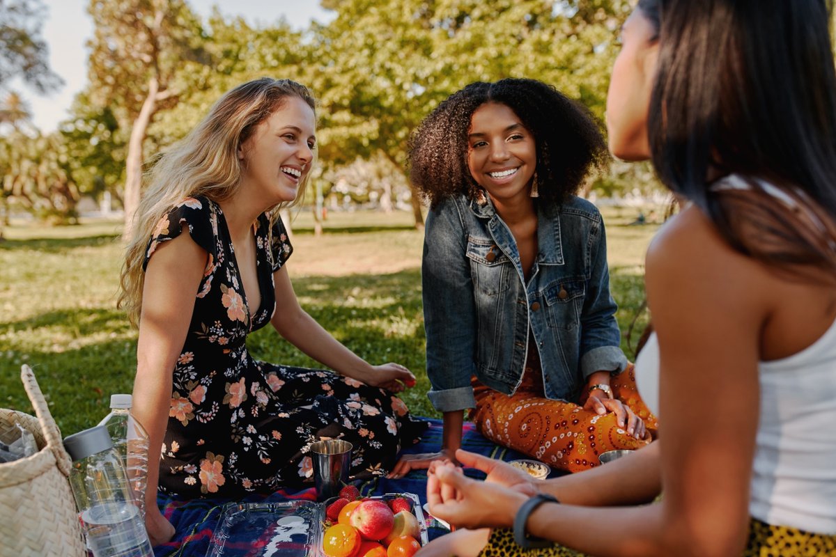 PublicHealthSBC's tweet photo. This Sunday is #NationalPicnicDay! Make plans now to gather with friends this weekend for fresh air, sunshine, and a nutritious meal! #StartSimplewithMyPlate 🌞 https://t.co/JSn6G6yelR