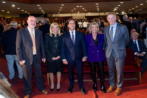 Presidente <a href="/LuisLacallePou/">Luis Lacalle Pou</a> <a href="/compresidencia/">Presidencia Uruguay</a> participó del acto de Iom Hashoá en los 80 años del Levantamiento del Gueto de Varsovia con presencia del Presidente del CCIU <a href="/robyschindler6/">Roby Schindler</a> 
<a href="/KehilaUruguay/">Kehilá · Comunidad Israelita del Uruguay</a> <a href="/IsraelinUruguay/">Israel en Uruguay</a>  cciu.org.uy/lacalle-pou-pa…