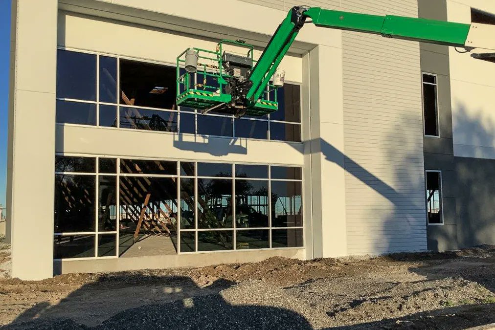 McShaneTweets's tweet photo. Construction continues at Central Industrial Center in Stockton, CA. The three-building development totals 1.1 million SF and features 32' to 40' clear heights, 60' speed bays, and high-capacity natural gas and electrical infrastructure.
#MCCWest #MCCBuilds #ConstructionUpdate https://t.co/jfTsxG7k9X