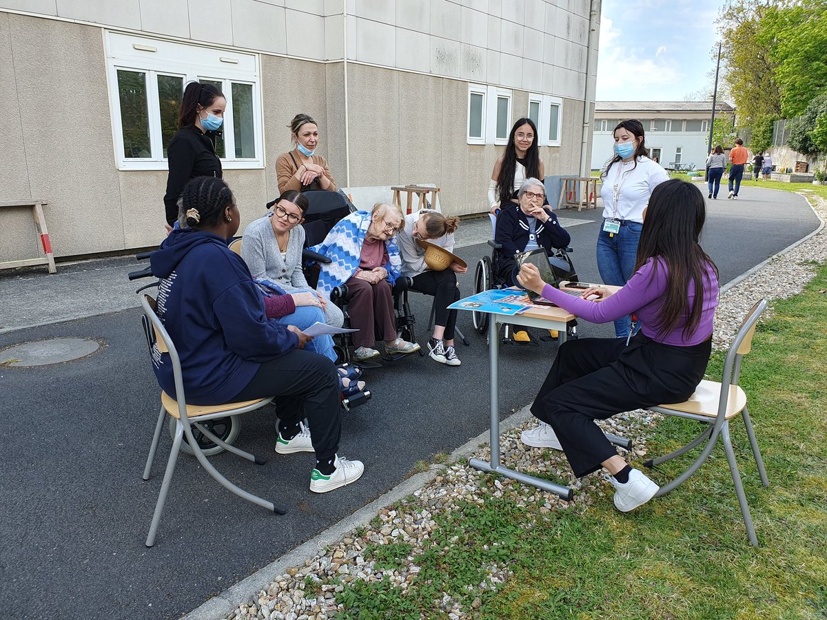 LyceeAnneVeaute's tweet image. En direct de la kermesse intergénérationnelle, chef-d&apos;œuvre des TASSP2 #Intergénération #ASSP #AideALaPersonne #LyceePro #ChefDOeuvre