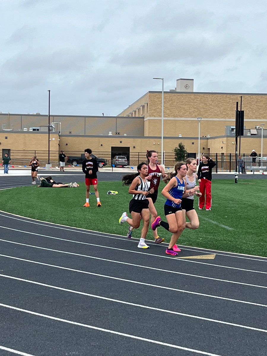 LulingTrack's tweet image. Meadow making moves in the 3200M #ToughestTowninTexas