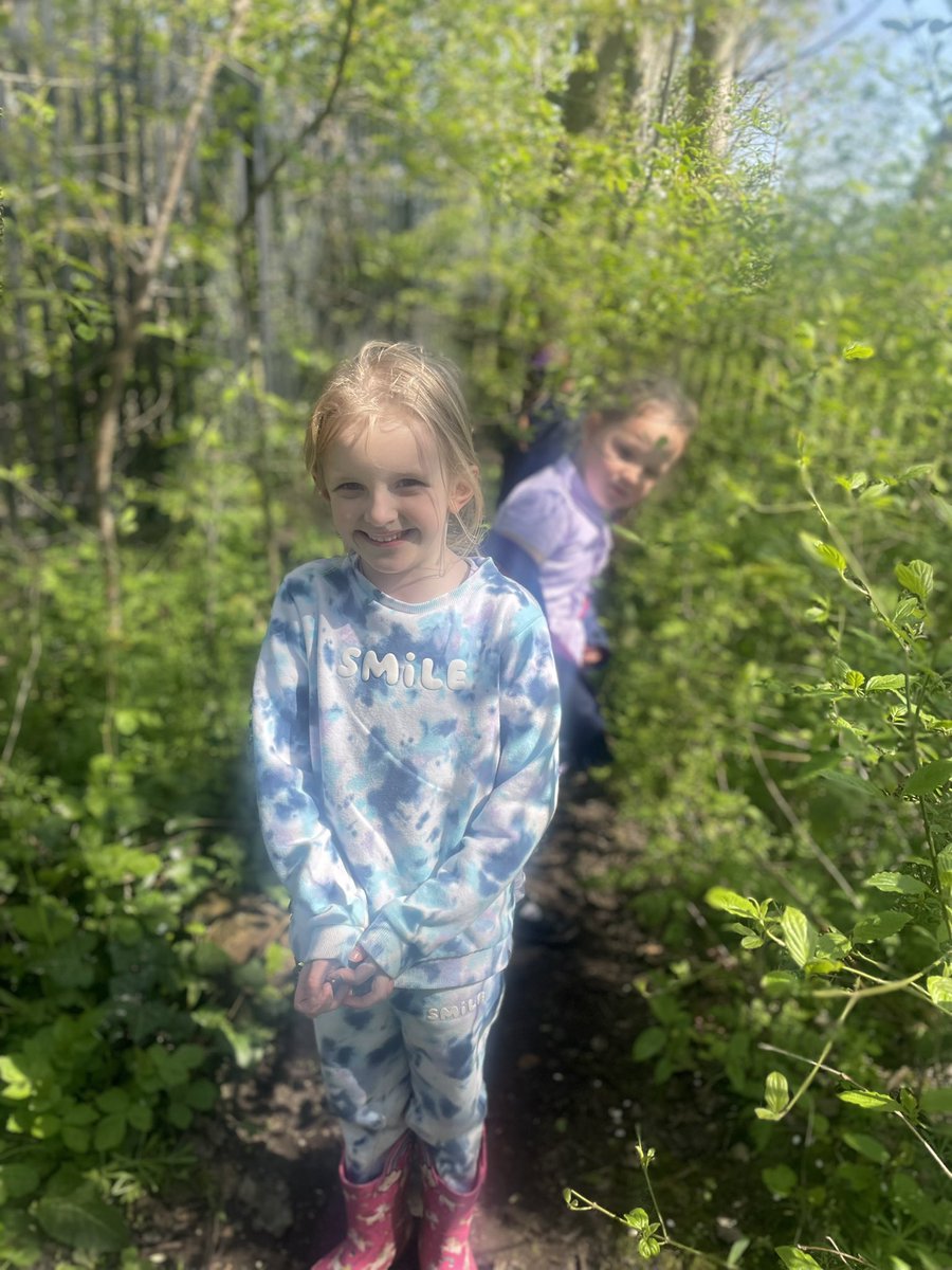 MissNesbitREMAT's tweet photo. Lots of fun in the sun for @YRGarston’s Forest School session 🌿☀️ The leaves are growing back on our trees, making our hide and seek places even harder to find ! @GarstonCE @SMcDonoughREMAT https://t.co/NSc5eSAW5E