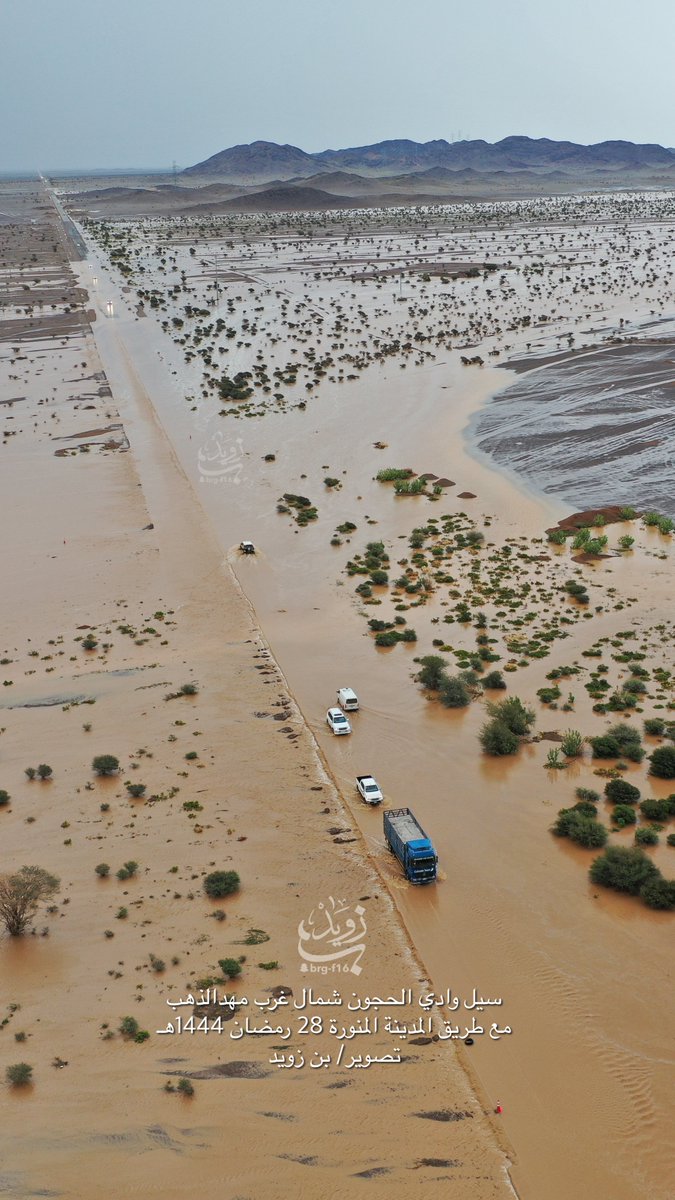 BinZuweid's tweet photo. تصوير جوي 🚁
سيل وادي الحجون شمال غرب #مهدالذهب 
مع طريق #المدينة_المنورة 28 رمضان 1444هـ
تصويري https://t.co/umQ04kMbAg