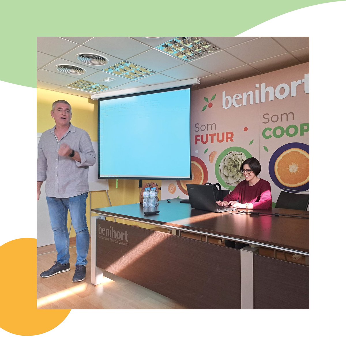 Benihort's tweet photo. 👬 @Benihort ha acogido la 𝐉𝐨𝐫𝐧𝐚𝐝𝐚 𝐝𝐞 𝐫𝐢𝐞𝐠𝐨 𝐞𝐟𝐢𝐜𝐢𝐞𝐧𝐭𝐞 𝐞𝐧 𝐜𝐢́𝐭𝐫𝐢𝐜𝐨𝐬. Las charlas han estado impartidas por Maria Amparo Martínez, del Centro para el Desarrollo de la Agricultura Sostenible, e Inma Rodríguez, de #IKOSTECH.

#Benicarló #Benihort https://t.co/EX9jrsGrXE