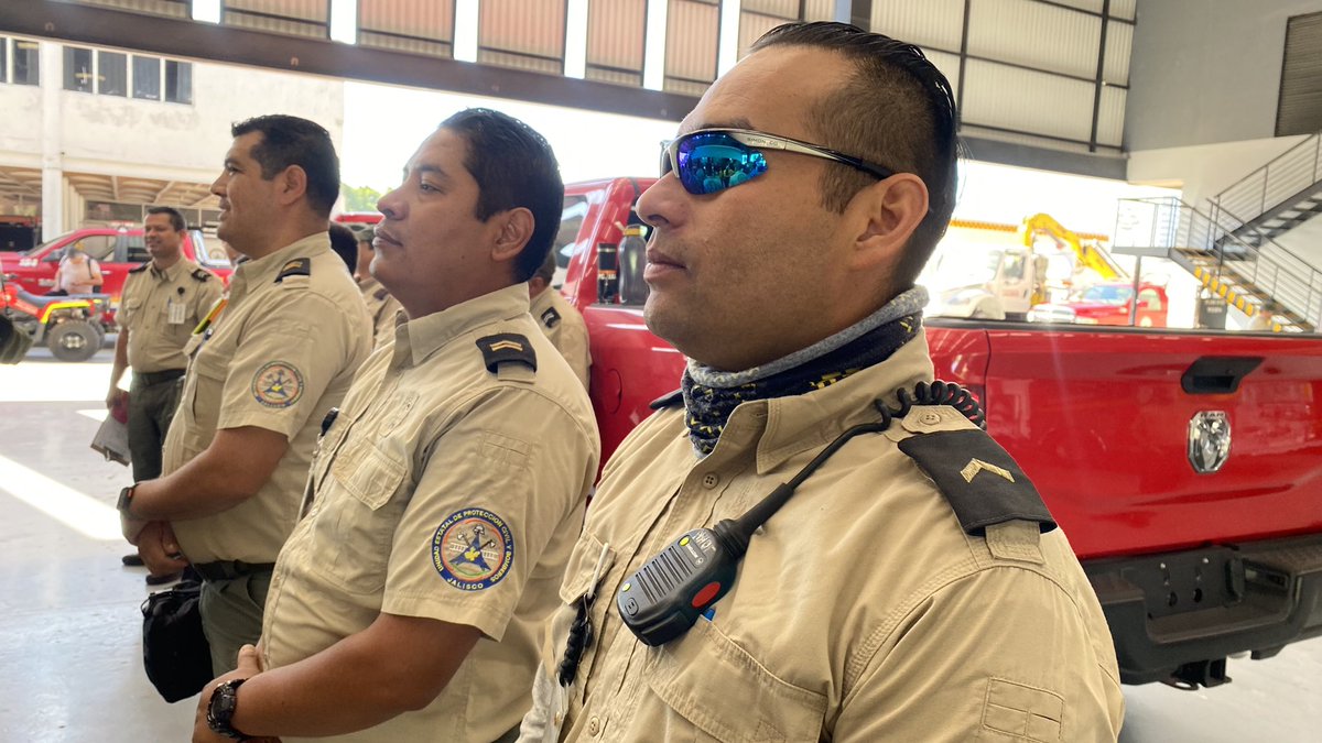 PCJalisco's tweet photo. ¡ESTAMOS LISTOS! Nuestros oficiales ya se encuentran en camino hacia los distintos espacios donde participarán como evaluadores y observadores durante el #MacrosimulacroJalisco ⛑️

Recuerda que este ejercicio preventivo se realizará HOY a las 11:00 hrs. ¡PARTICIPA! 📢 https://t.co/P50HZuSCR3