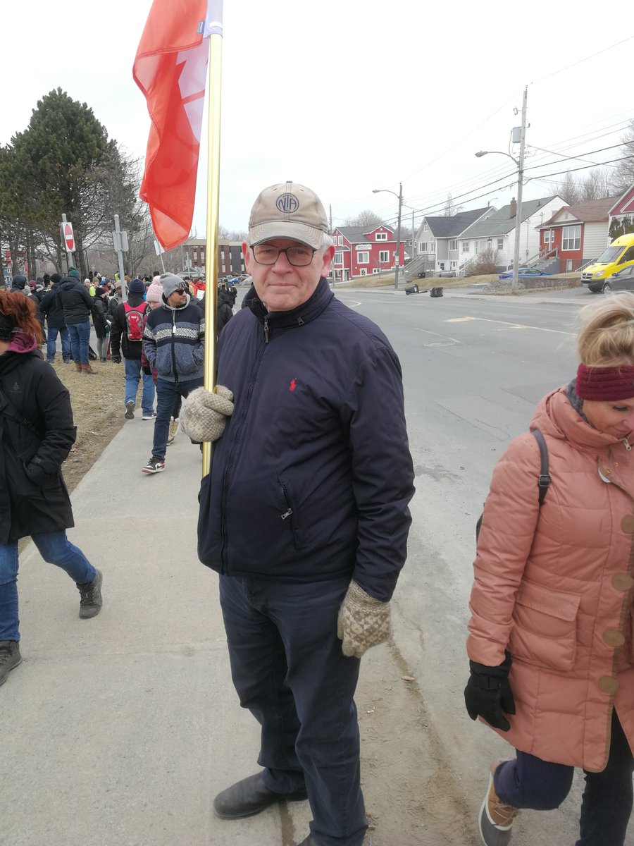NLNDP's tweet photo. NL NDP Leader @JimDinn joined @psac_afpc members on the picket line this morning to show solidarity with the workers.✊

“Nothing counts but pressure, pressure, more pressure, and still more pressure through broad organized aggressive mass action.” – A. Phillip Randolph
#nlpoli https://t.co/rIgAC14Bb5
