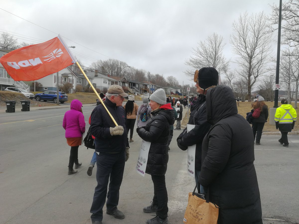 NLNDP's tweet photo. NL NDP Leader @JimDinn joined @psac_afpc members on the picket line this morning to show solidarity with the workers.✊

“Nothing counts but pressure, pressure, more pressure, and still more pressure through broad organized aggressive mass action.” – A. Phillip Randolph
#nlpoli https://t.co/rIgAC14Bb5