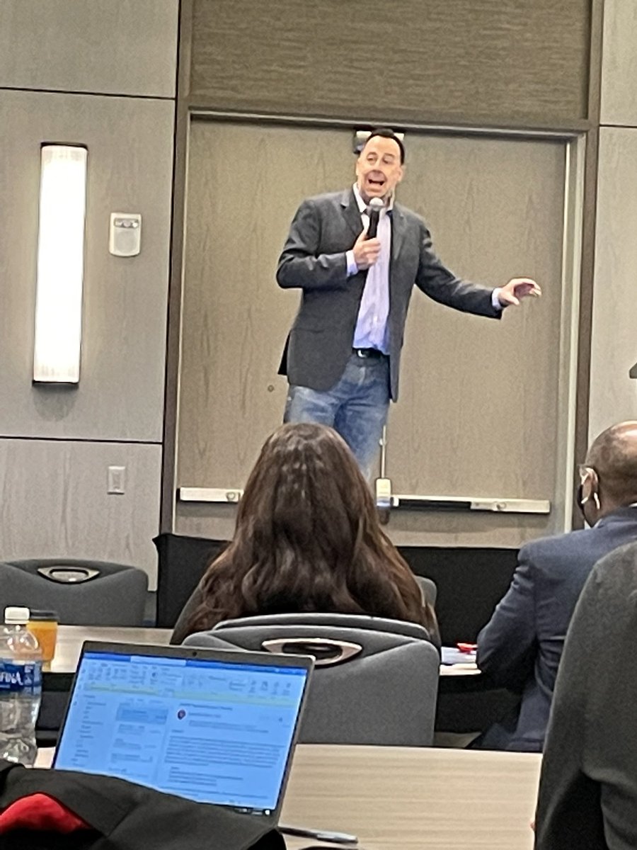 LeslieO's tweet photo. Great start to the @NAGC day: @coreyciocchetti telling life stories about work &amp; finding your way. #govcomms https://t.co/GJ5985kMWV