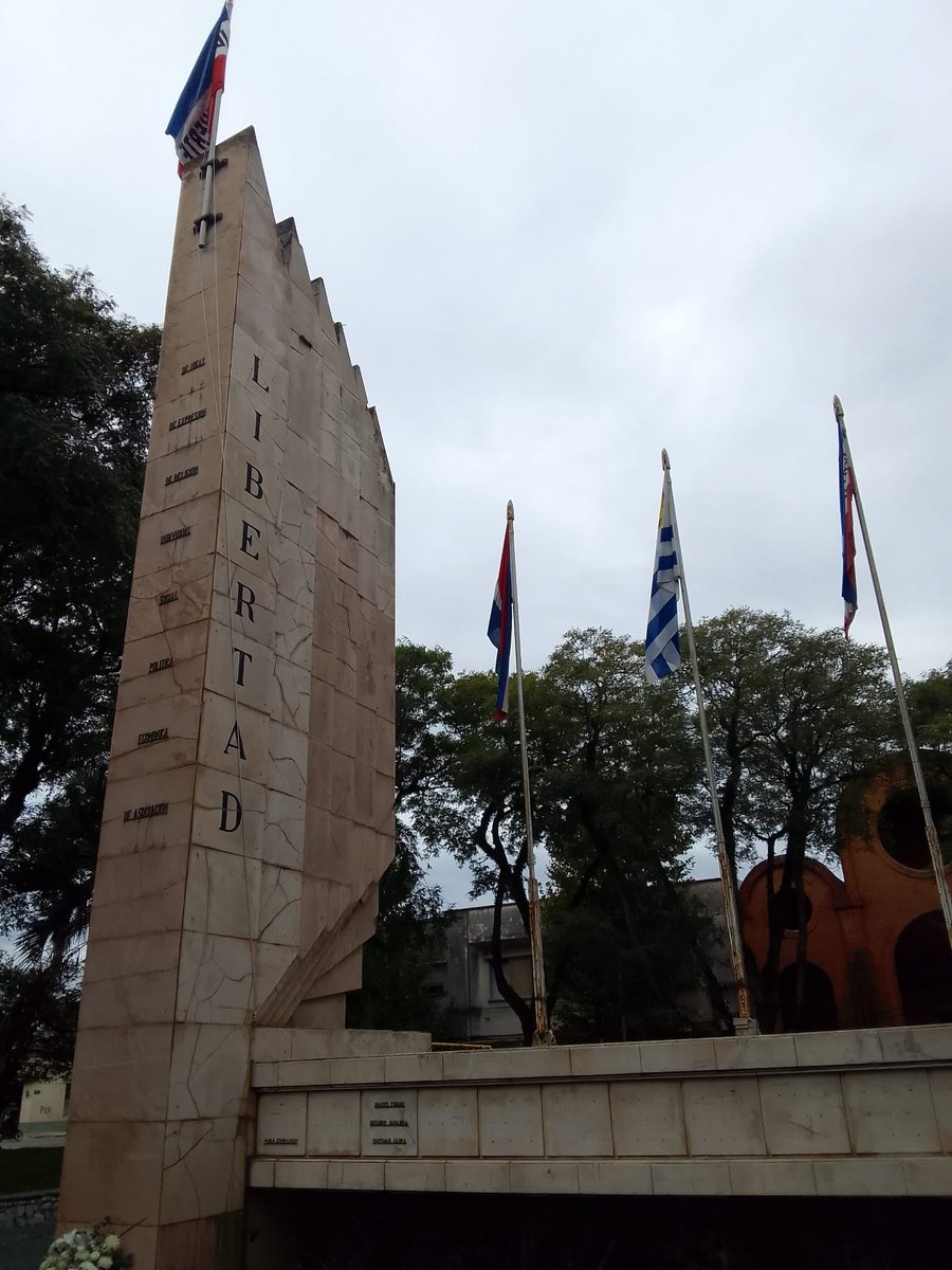 8PabloDaSilva's tweet photo. Conmemoración Desembarco de los Treinta y Tres Orientales. Plaza 19 de Abril https://t.co/01nwP9S8bz