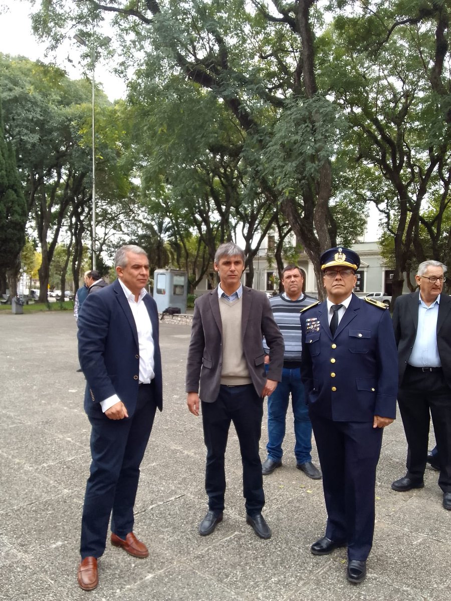 8PabloDaSilva's tweet photo. Conmemoración Desembarco de los Treinta y Tres Orientales. Plaza 19 de Abril https://t.co/01nwP9S8bz