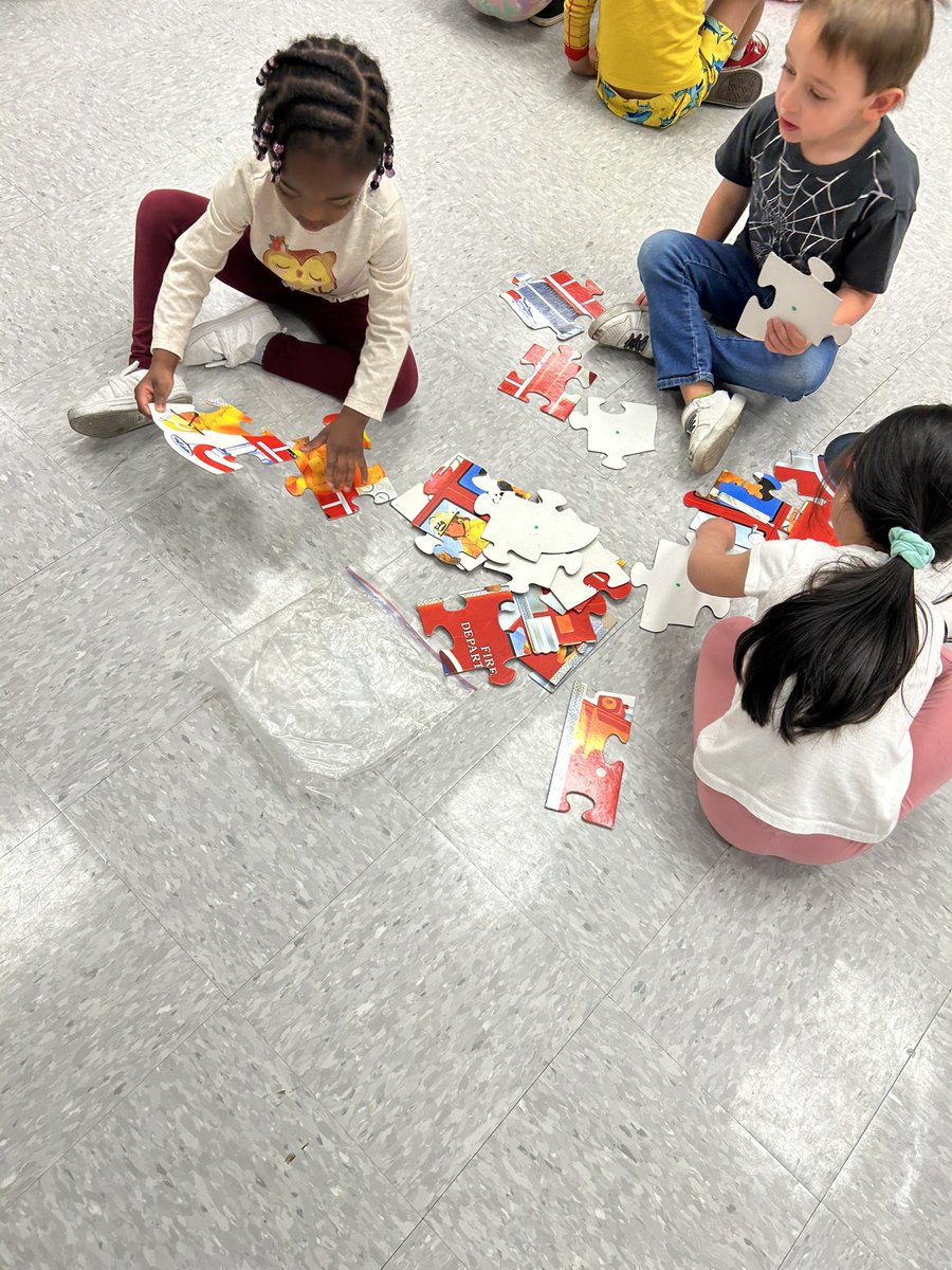 ms_lindsay18's tweet photo. We paired up for #WorkTogetherWednesday with ms Caitlinโs class to work on floor puzzles! ๐งฉ๐งฉ https://t.co/FcNDSKZ3eu