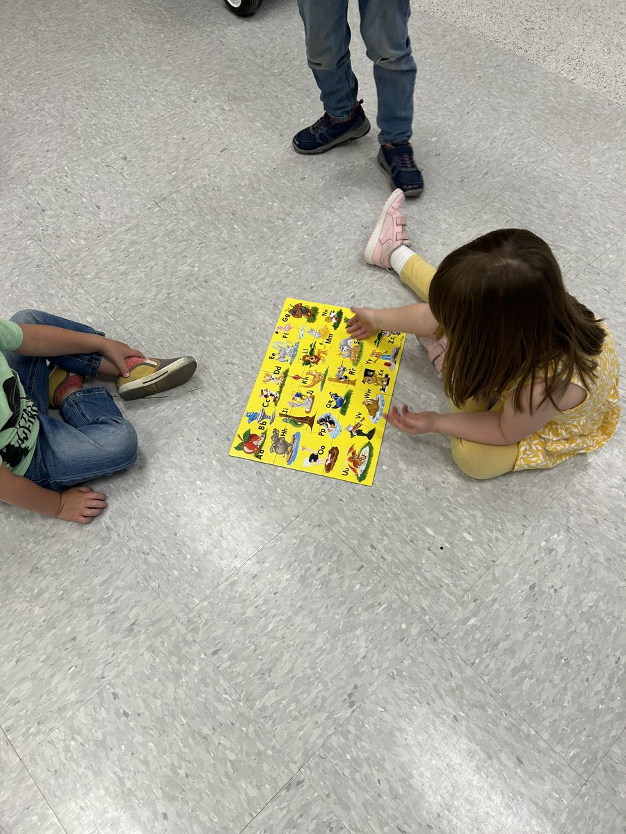 ms_lindsay18's tweet photo. We paired up for #WorkTogetherWednesday with ms Caitlinโs class to work on floor puzzles! ๐งฉ๐งฉ https://t.co/FcNDSKZ3eu