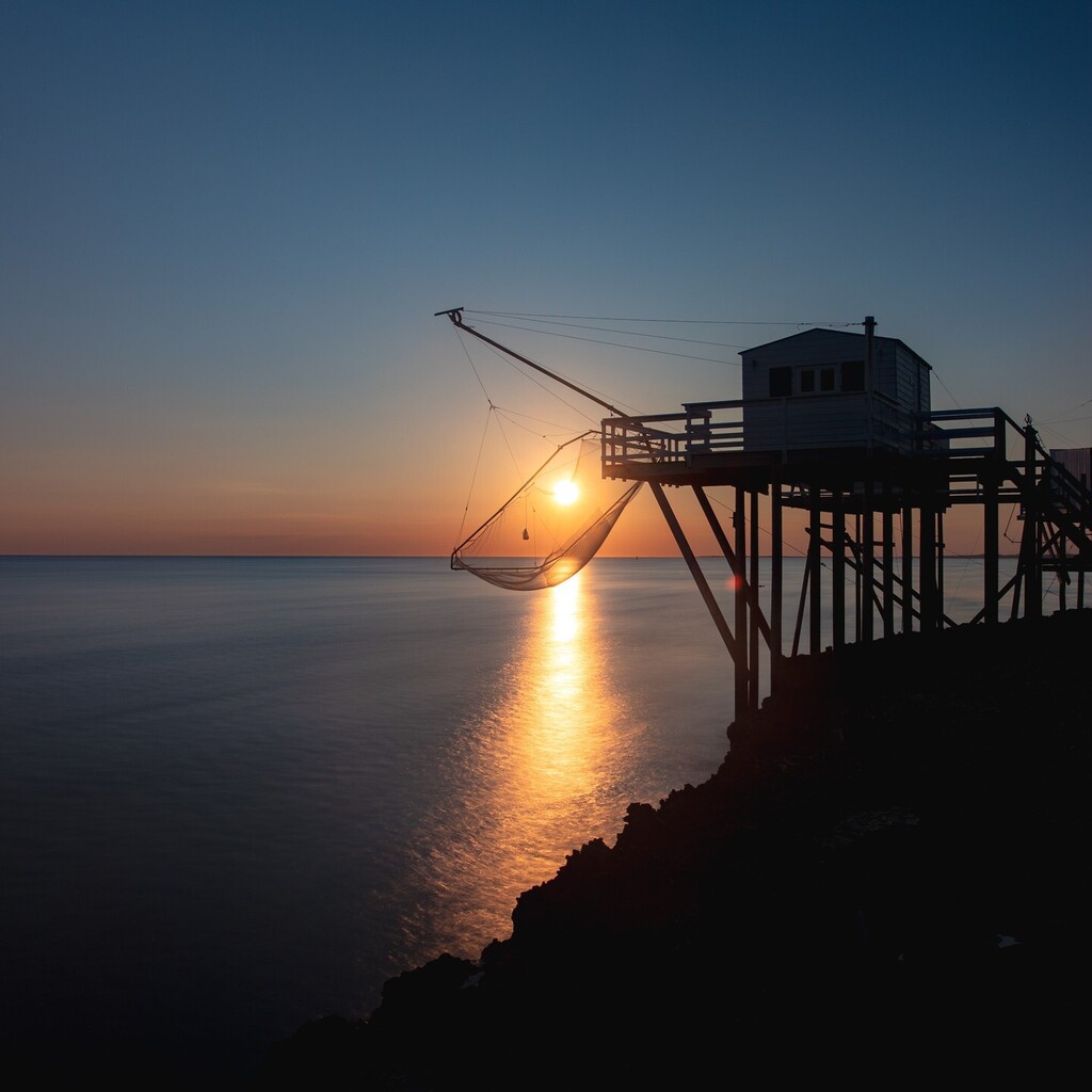 aarnauuud's tweet photo. Magnifique coucher de soleil à Saint Palais sur Mer hier soir avec un ciel vraiment dégagé et des couleurs douces. 📸
J'y ai passé quasiment 2 heures à capturer cette belle lumière de fin de journée. 
D'autres photos sont donc à venir sur ces prochain… https://t.co/Ckct93I6iu https://t.co/Ac95SrBRze