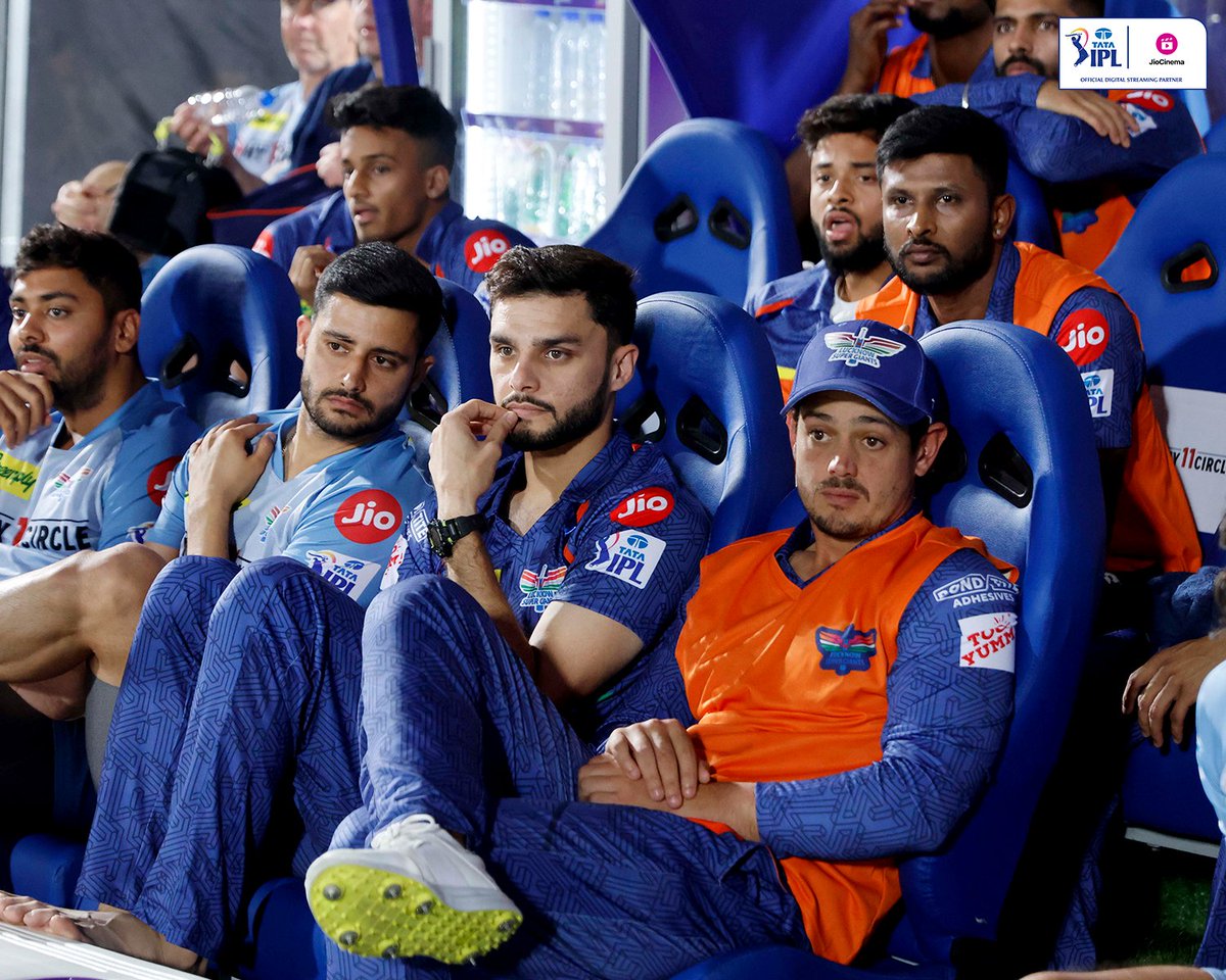 HotstarReality's tweet photo. #RR have 155 to chase! #LSG Brigade, would you have liked to see #QDK bat tonight? 🤔

#RRvLSG #IPLonJioCinema #TATAIPL https://t.co/USiJik20oE