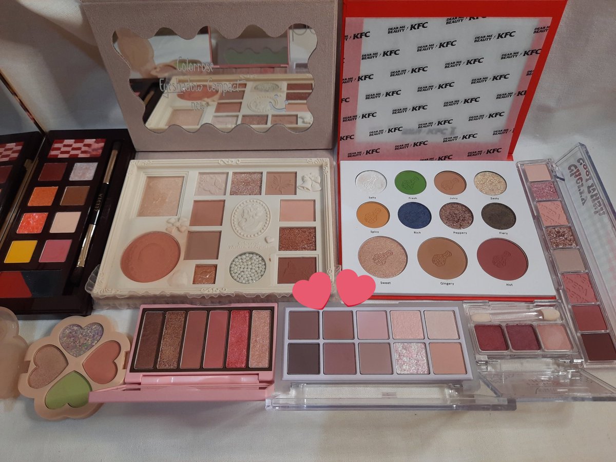 grassonurfield's tweet photo. @ohmybeautybank Yaa eyeshadow merk2 korea nder. So far aku dah nyoba etude, romand, peripera. Atau colorrose ama nobb jg bisa. https://t.co/5FxbUR8hkE