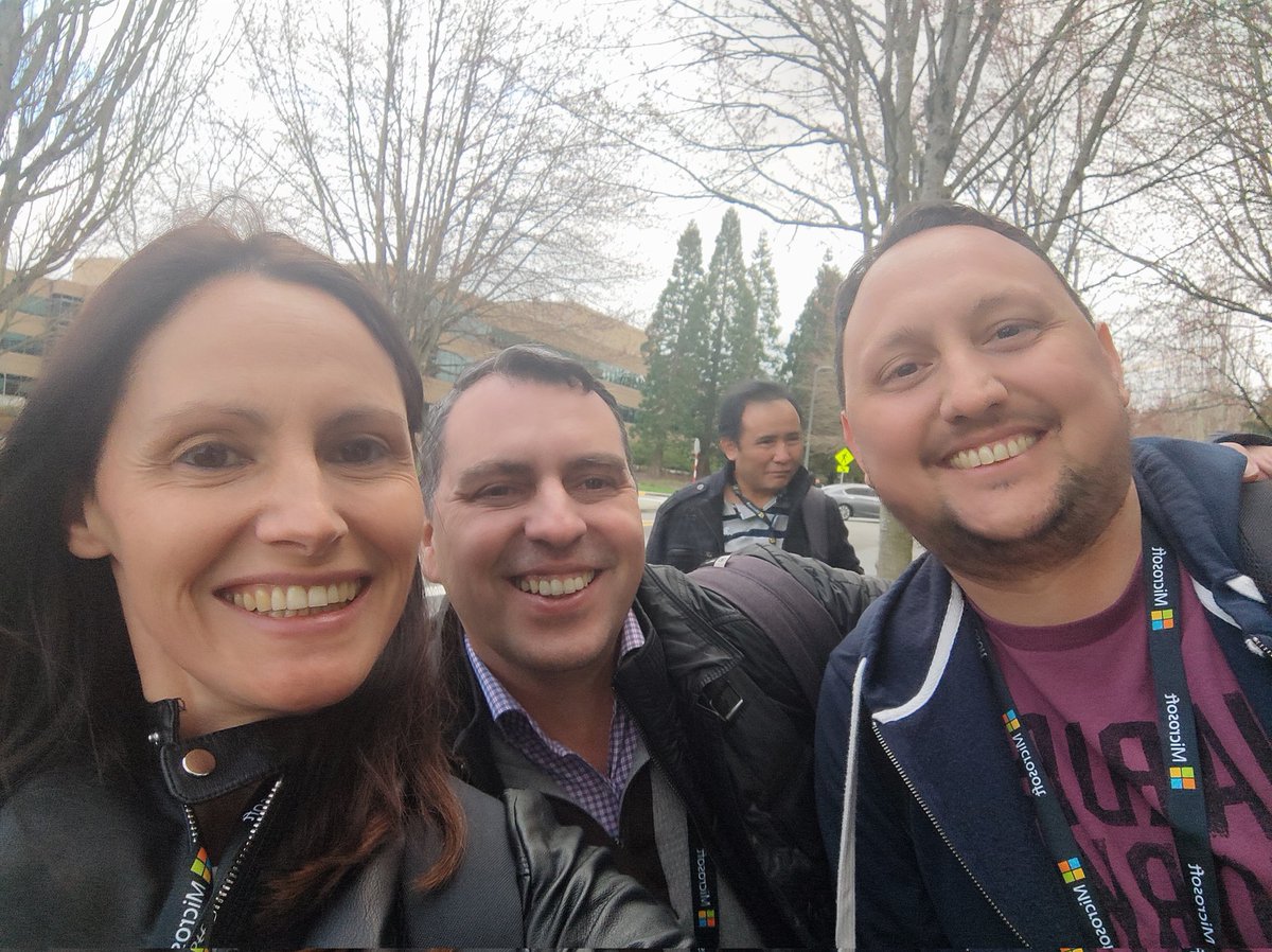 rromero_lopez's tweet photo. Reencuentros con los cracks de #Azureenelbar 🤗 en el #MVPSummit #MVPBuzz @GastonFCruz @rostanker https://t.co/PsCiJ7h1ob