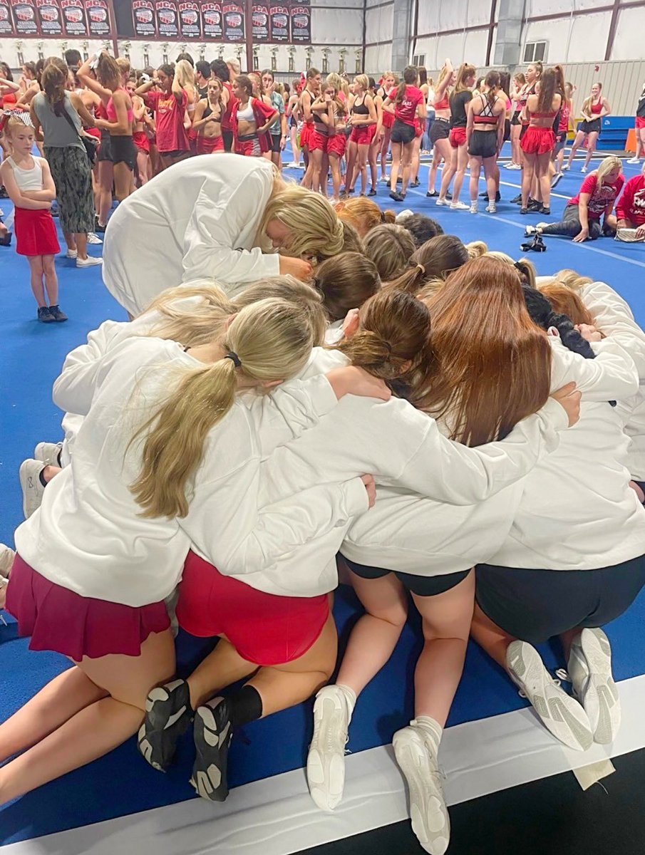 PyleAlysa's tweet photo. #FINISHFORP the most loving girls! My family https://t.co/HOwhB8WZZW