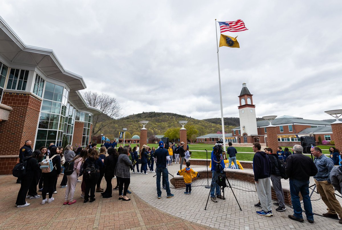 c_levasseurr's tweet photo. HAMDEN, Conn. — The Quinnipiac men’s hockey team raised a flag on the Mount Carmel Campus quad this morning to honor its national championship victory over Minnesota on April 8.

📸’s from the great @peytonmck https://t.co/OyRze9uTUW
