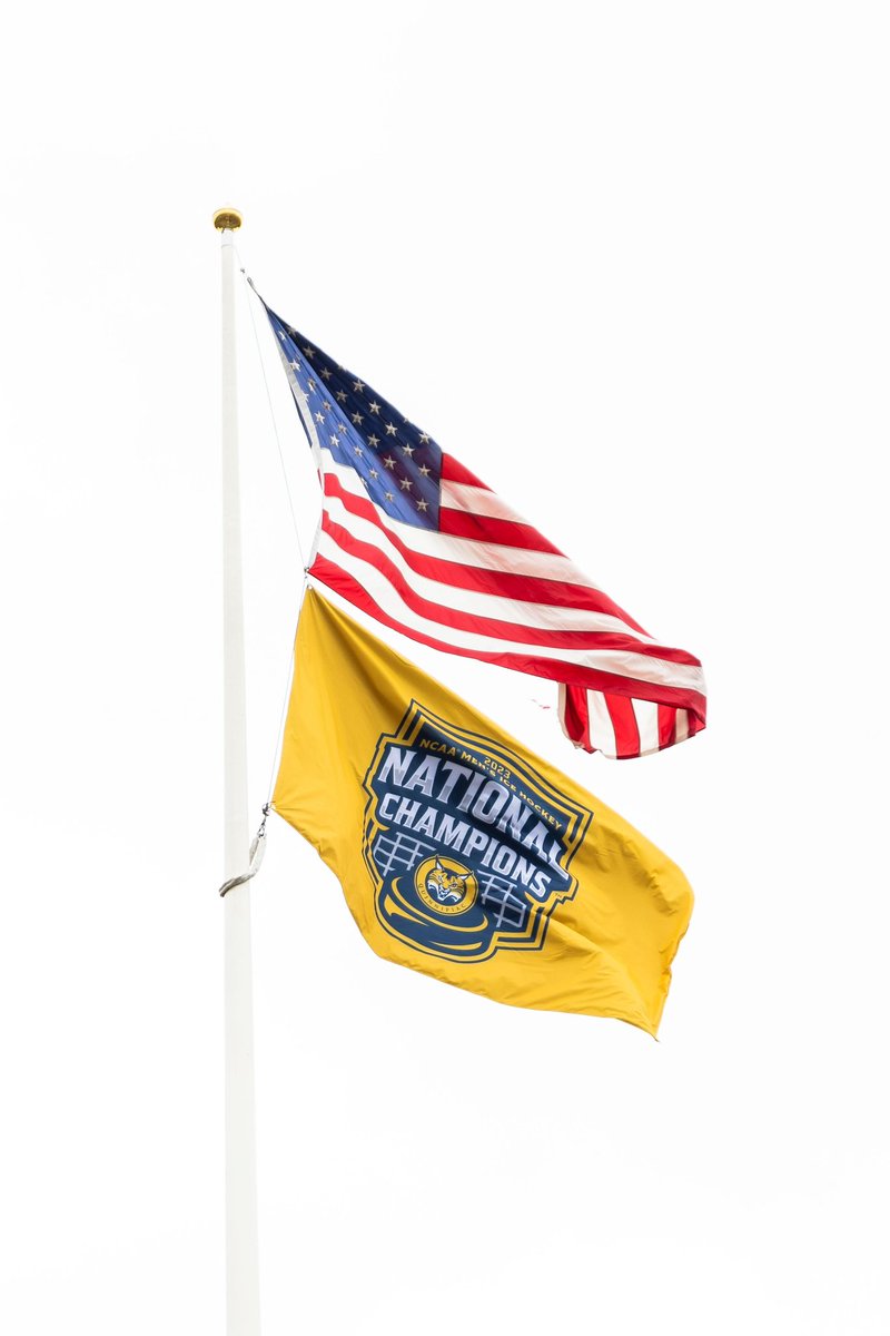 c_levasseurr's tweet photo. HAMDEN, Conn. — The Quinnipiac men’s hockey team raised a flag on the Mount Carmel Campus quad this morning to honor its national championship victory over Minnesota on April 8.

📸’s from the great @peytonmck https://t.co/OyRze9uTUW