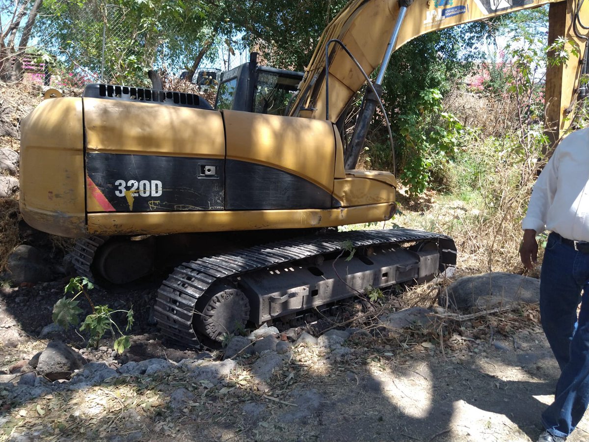 El Gobierno Municipal de Zacoalco de Torres, que preside la alcaldesa Hilda Cachux Andrade continua con trabajos de limpieza y desazolve de ríos previo al temporal de lluvias 
En esta ocasión se les dio mantenimiento al rio ubicado en Agencia del Briseño; Calle Fresno