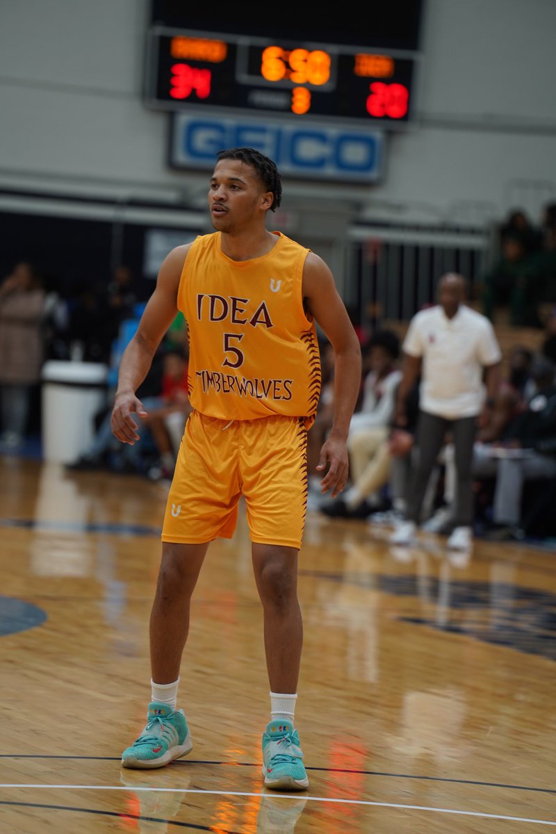 ItzDxmes's tweet photo. @ExpoHoops Diamond Hoston #5 6’1 175 2-Way Combo Guard Idea Public Charter School c/o 2023 Season Highlights Email: DiamondHoston4@gmail.com Phone:3015371386 GPA 2.9 https://t.co/m2cKnhjkTB