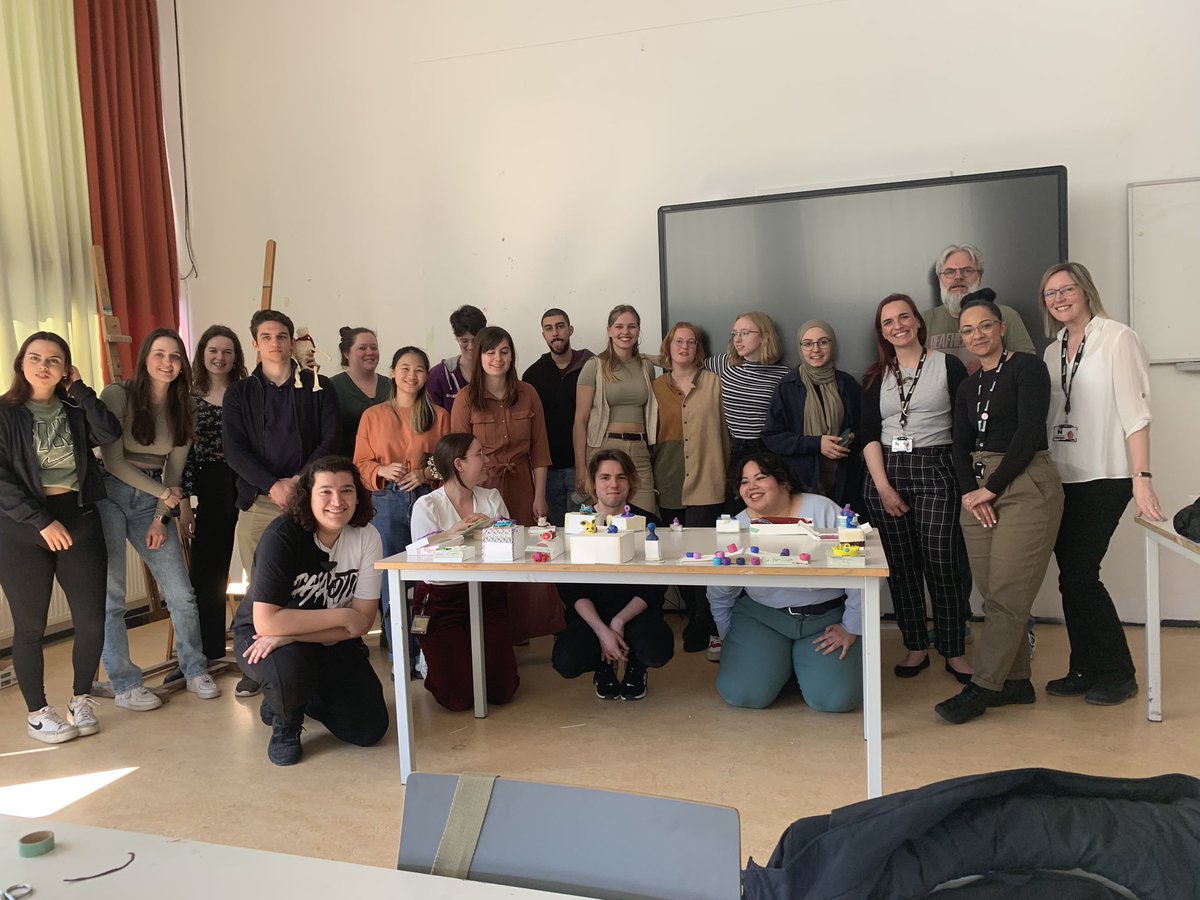 helensimmonslj's tweet photo. Exploring creativity and art @HANnl in the Netherlands @TheatreTherapy @candi_spencer11 @UniNhantsFHES https://t.co/Io1gwBoFWk